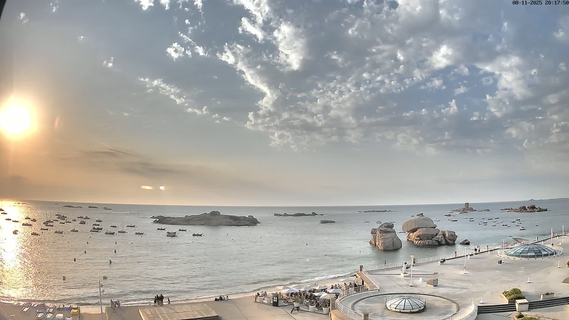 Trégastel, Plage du Coz - Pors Beach Live Cam - Lannion, Côtes-d'Armor, Bretagne, France