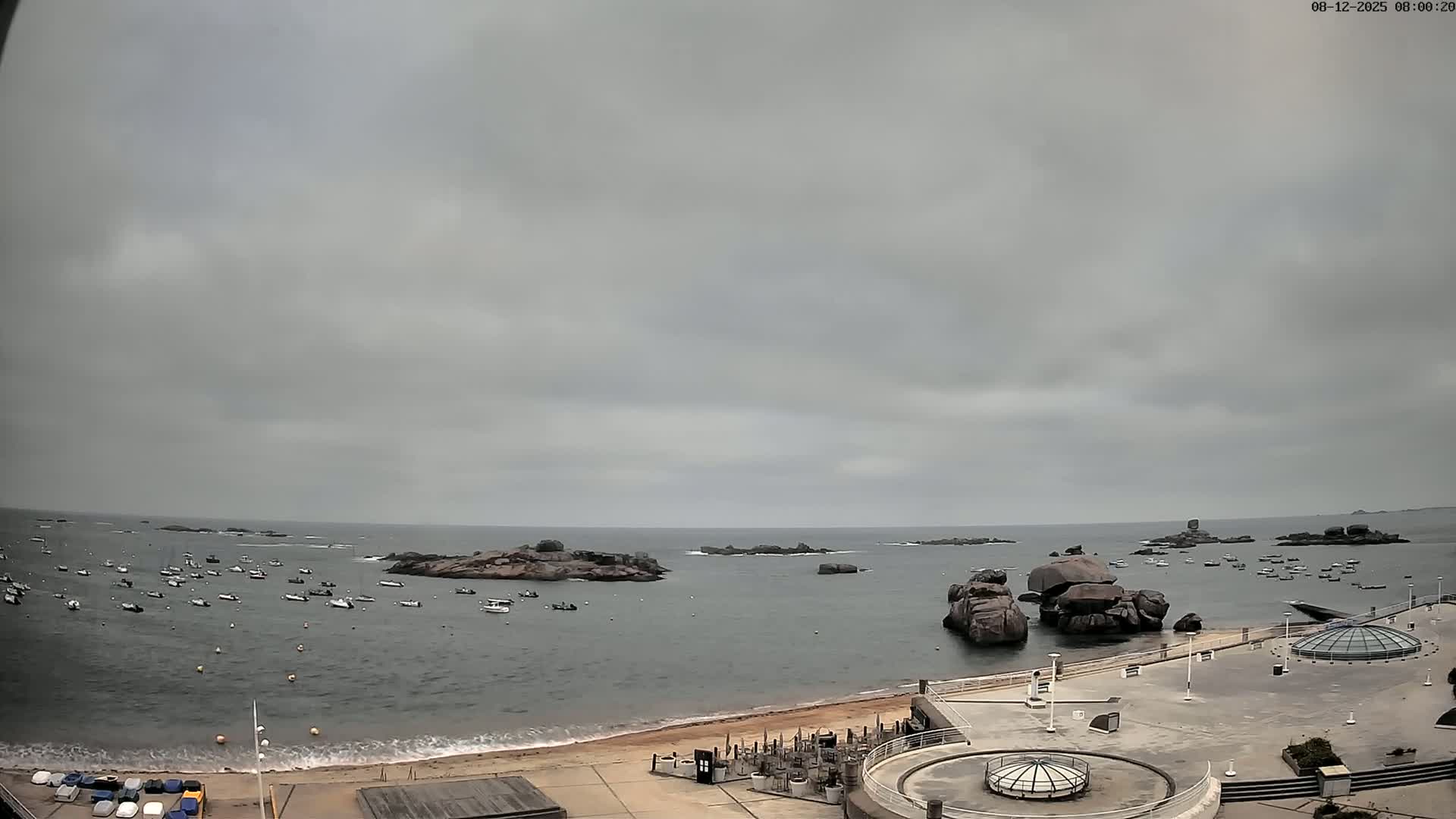 Trégastel, Plage du Coz - Pors Beach Live Cam - Lannion, Côtes-d'Armor, Bretagne, France