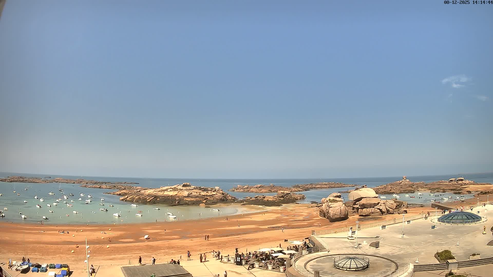 Trégastel, Plage du Coz - Pors Beach Live Cam - Lannion, Côtes-d'Armor, Bretagne, France