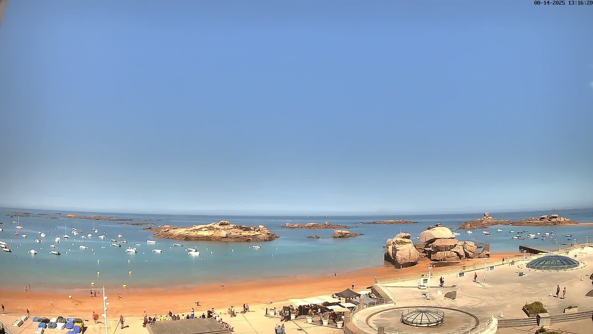 Trégastel, Plage du Coz - Pors Beach Live Cam - Lannion, Côtes-d'Armor, Bretagne, France