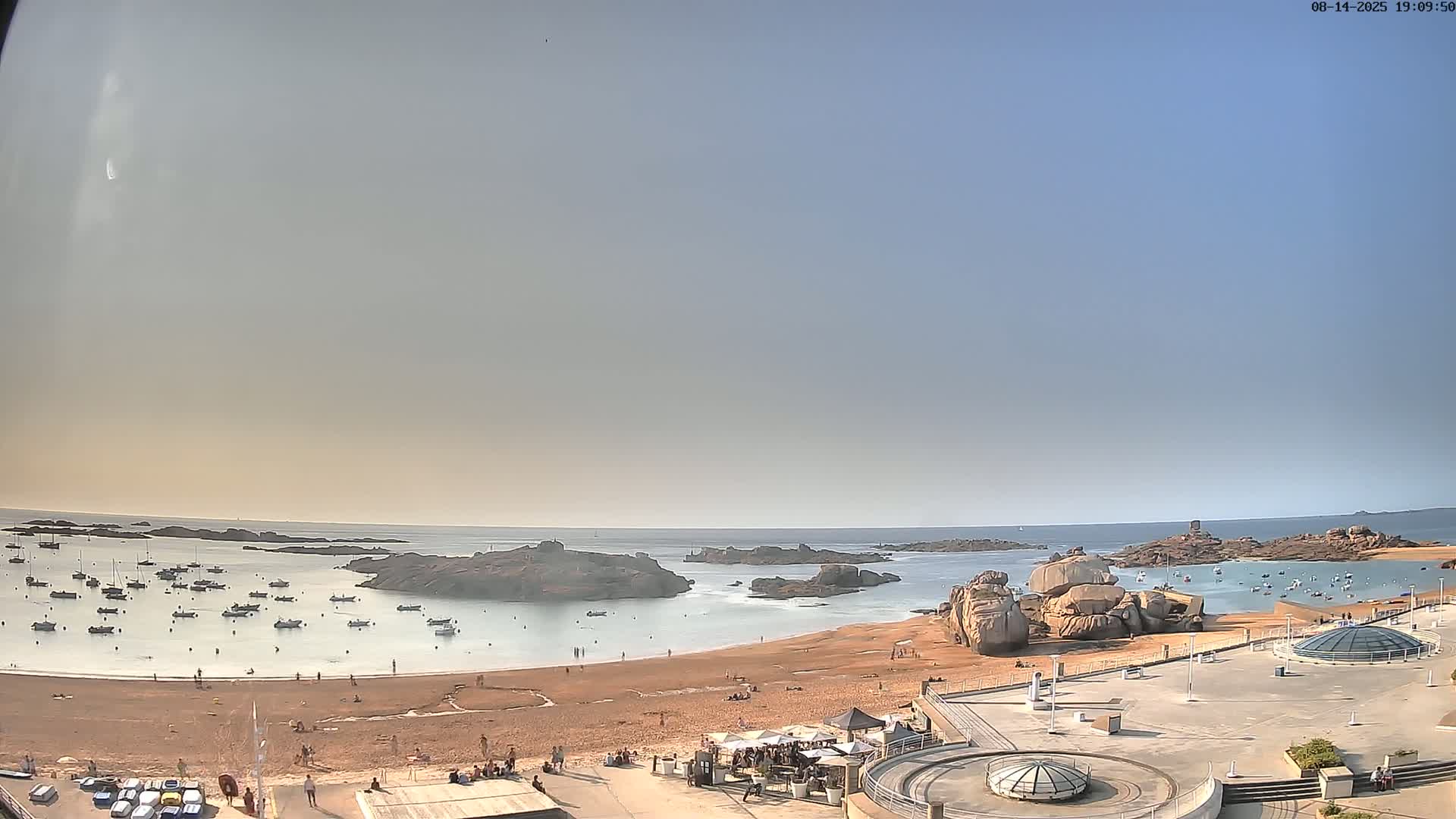Trégastel, Plage du Coz - Pors Beach Live Cam - Lannion, Côtes-d'Armor, Bretagne, France