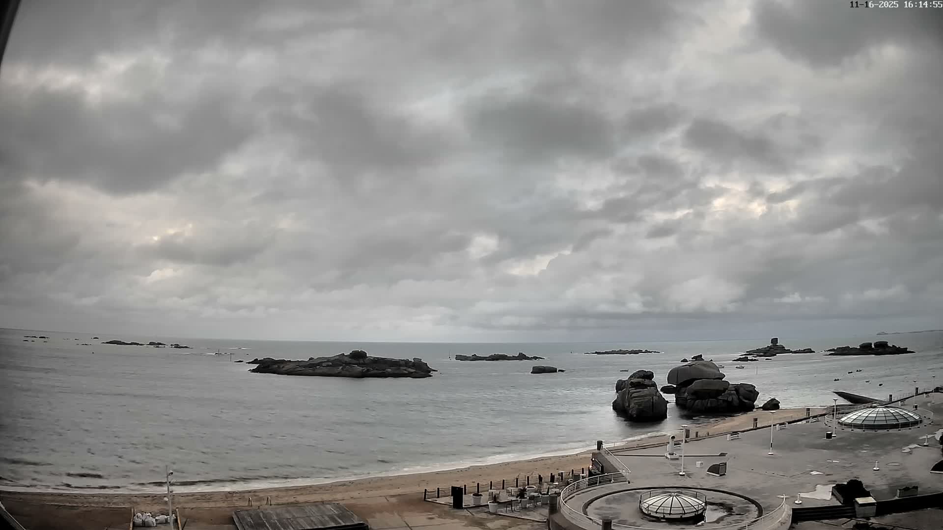 Trégastel, Plage du Coz - Pors Beach Live Cam - Lannion, Côtes-d'Armor, Bretagne, France