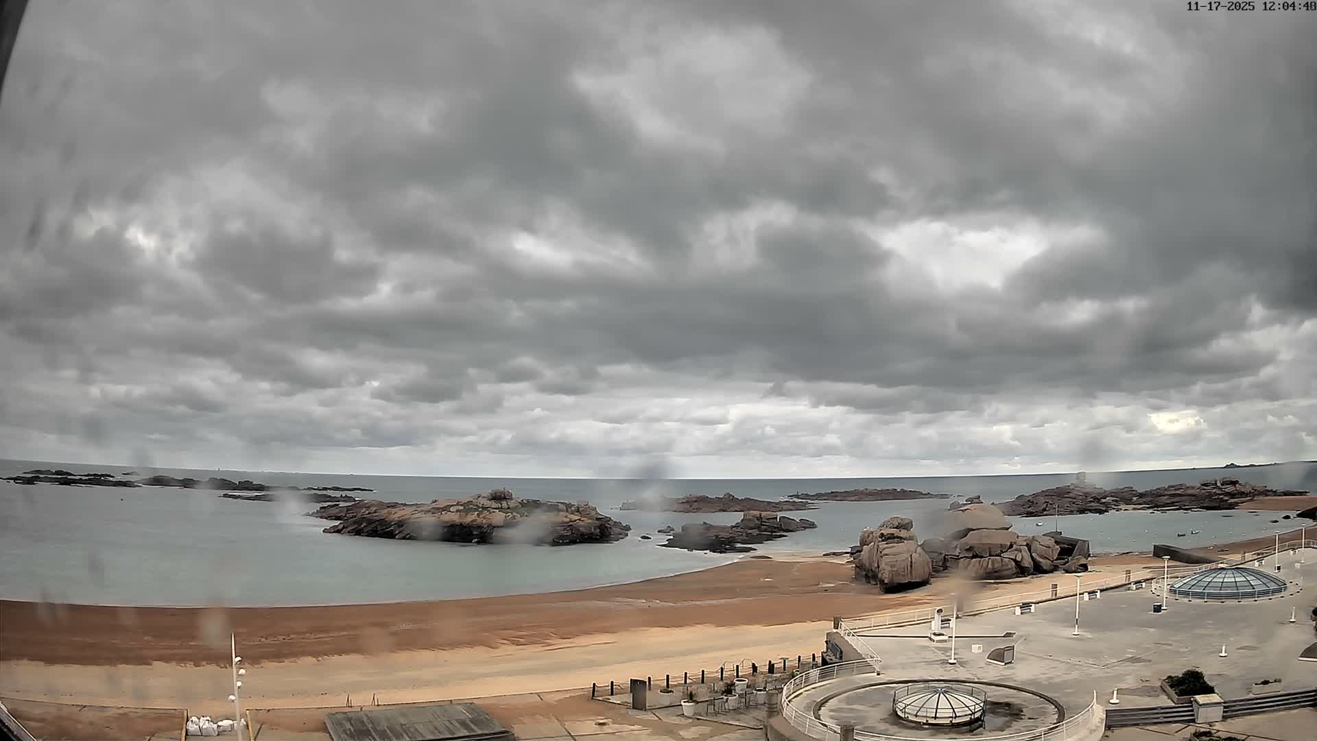 Trégastel, Plage du Coz - Pors Beach Live Cam - Lannion, Côtes-d'Armor, Bretagne, France