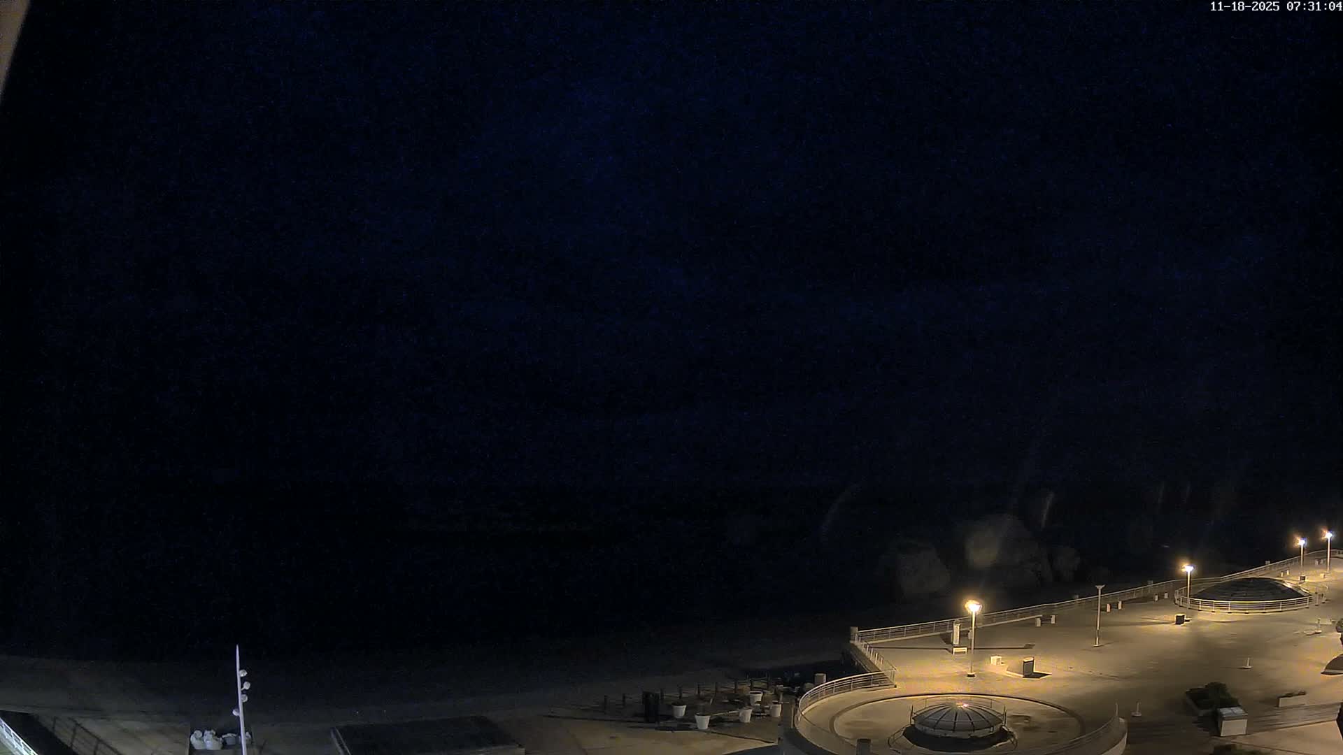 Trégastel, Plage du Coz - Pors Beach Live Cam - Lannion, Côtes-d'Armor, Bretagne, France