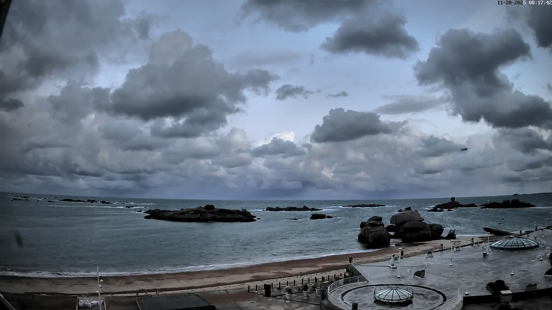 Trégastel, Plage du Coz - Pors Beach Live Cam - Lannion, Côtes-d'Armor, Bretagne, France