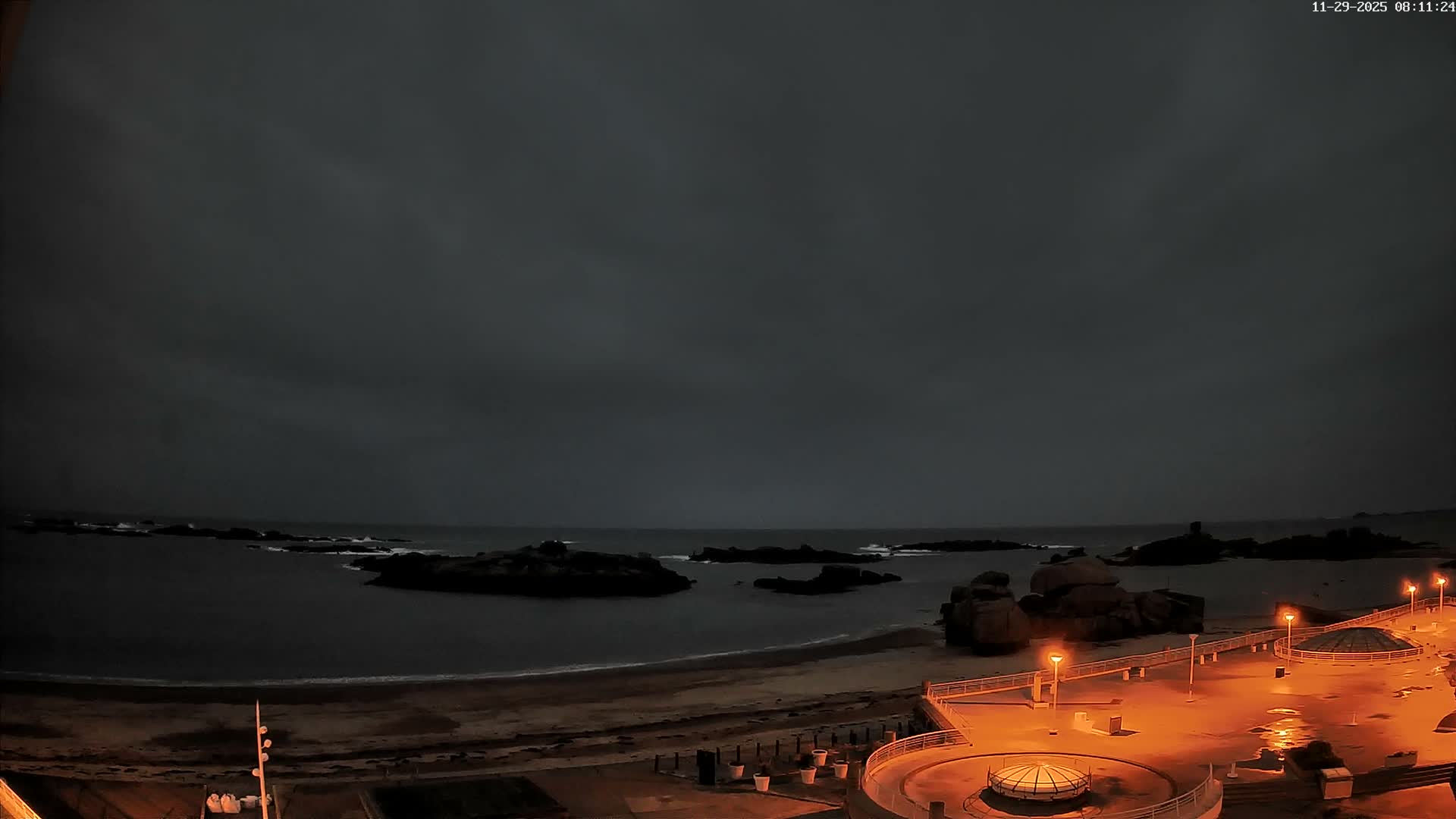 Trégastel, Plage du Coz - Pors Beach Live Cam - Lannion, Côtes-d'Armor, Bretagne, France