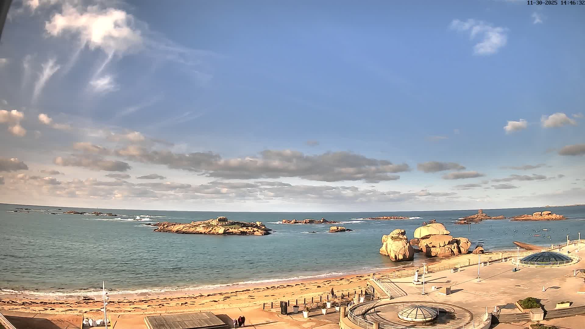 Trégastel, Plage du Coz - Pors Beach Live Cam - Lannion, Côtes-d'Armor, Bretagne, France