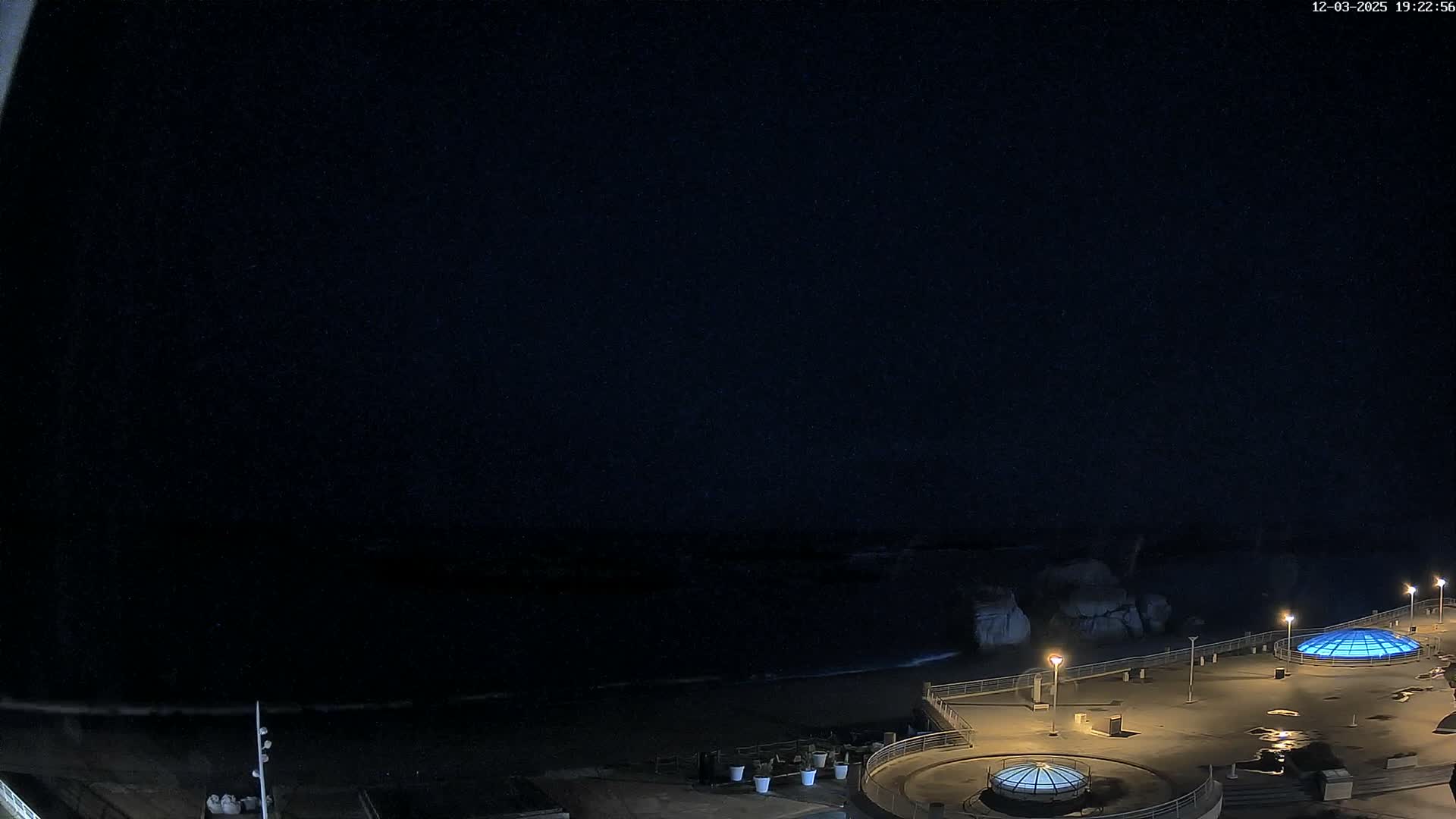 Trégastel, Plage du Coz - Pors Beach Live Cam - Lannion, Côtes-d'Armor, Bretagne, France