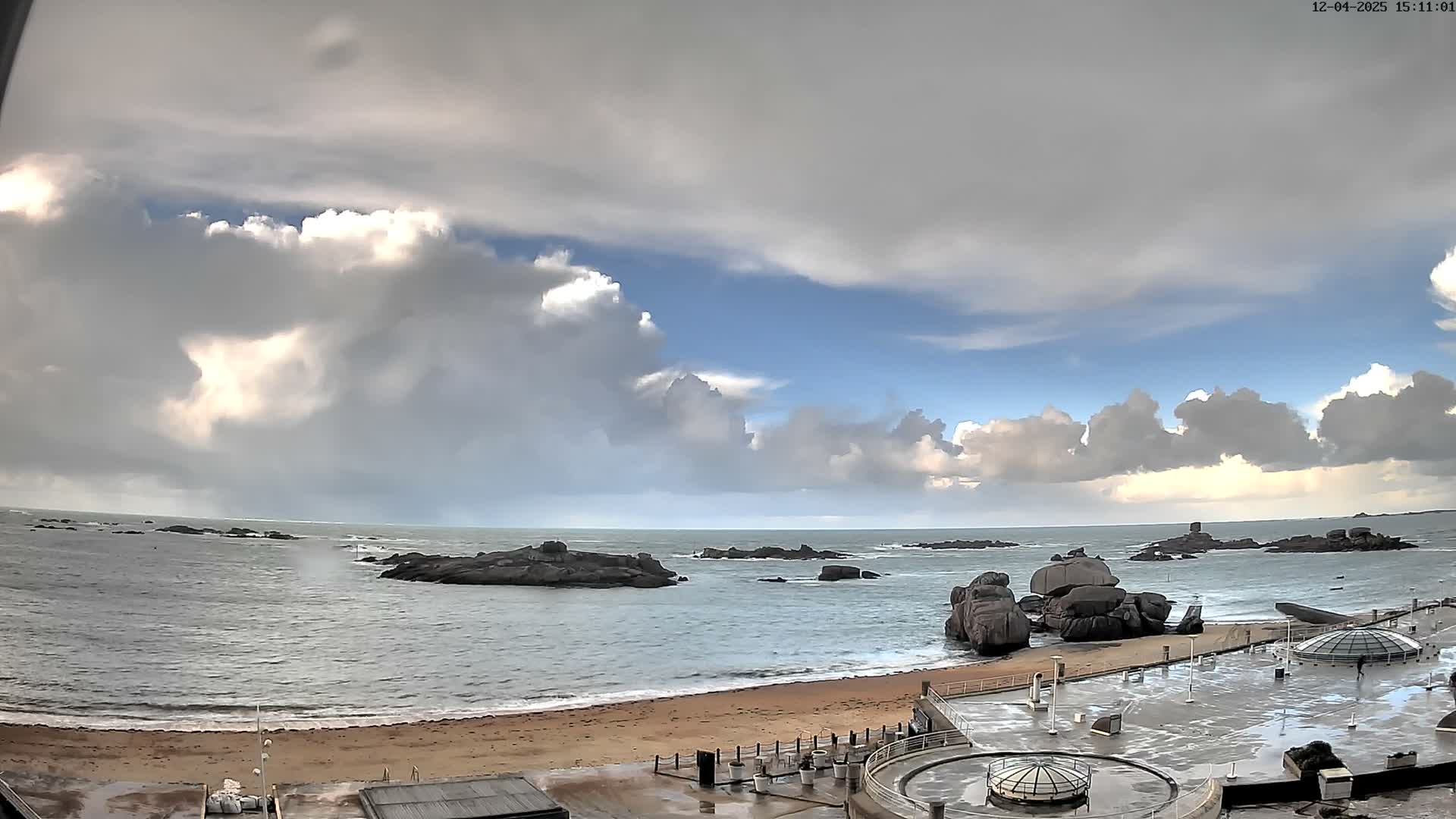 Trégastel, Plage du Coz - Pors Beach Live Cam - Lannion, Côtes-d'Armor, Bretagne, France
