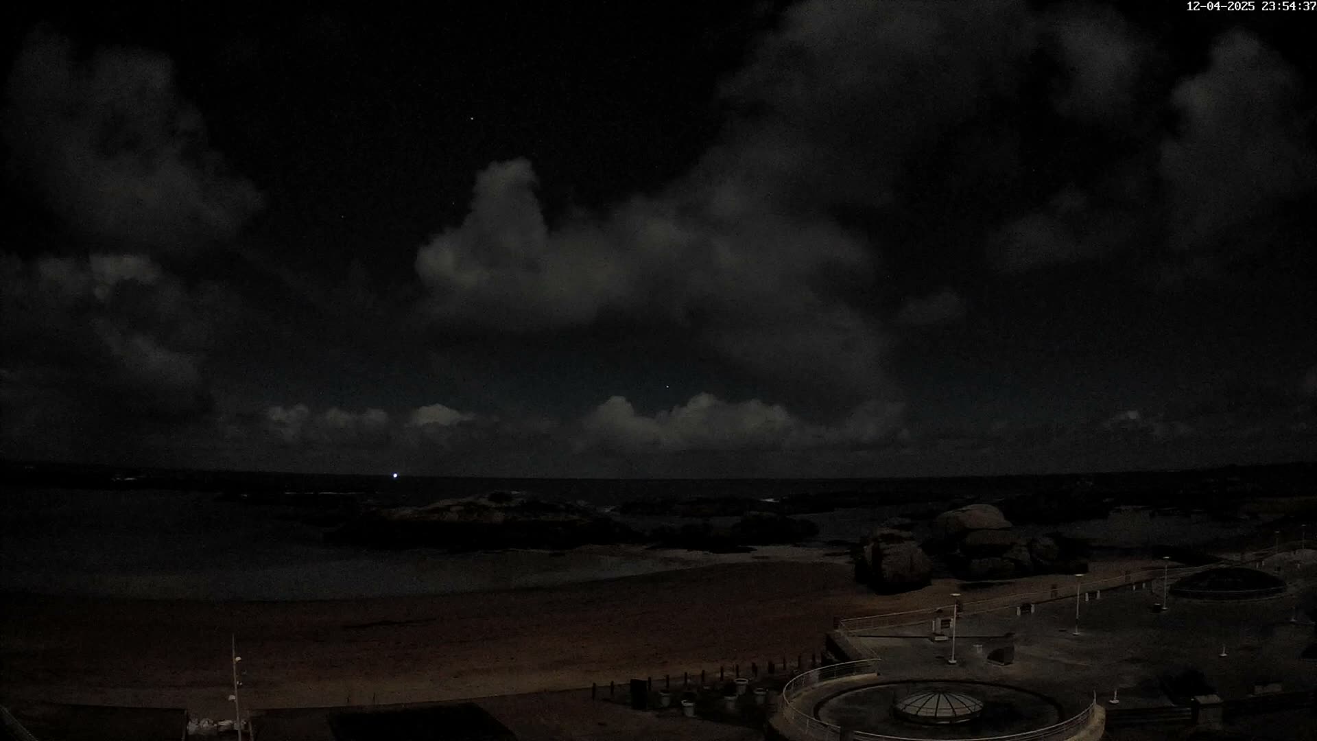 Trégastel, Plage du Coz - Pors Beach Live Cam - Lannion, Côtes-d'Armor, Bretagne, France