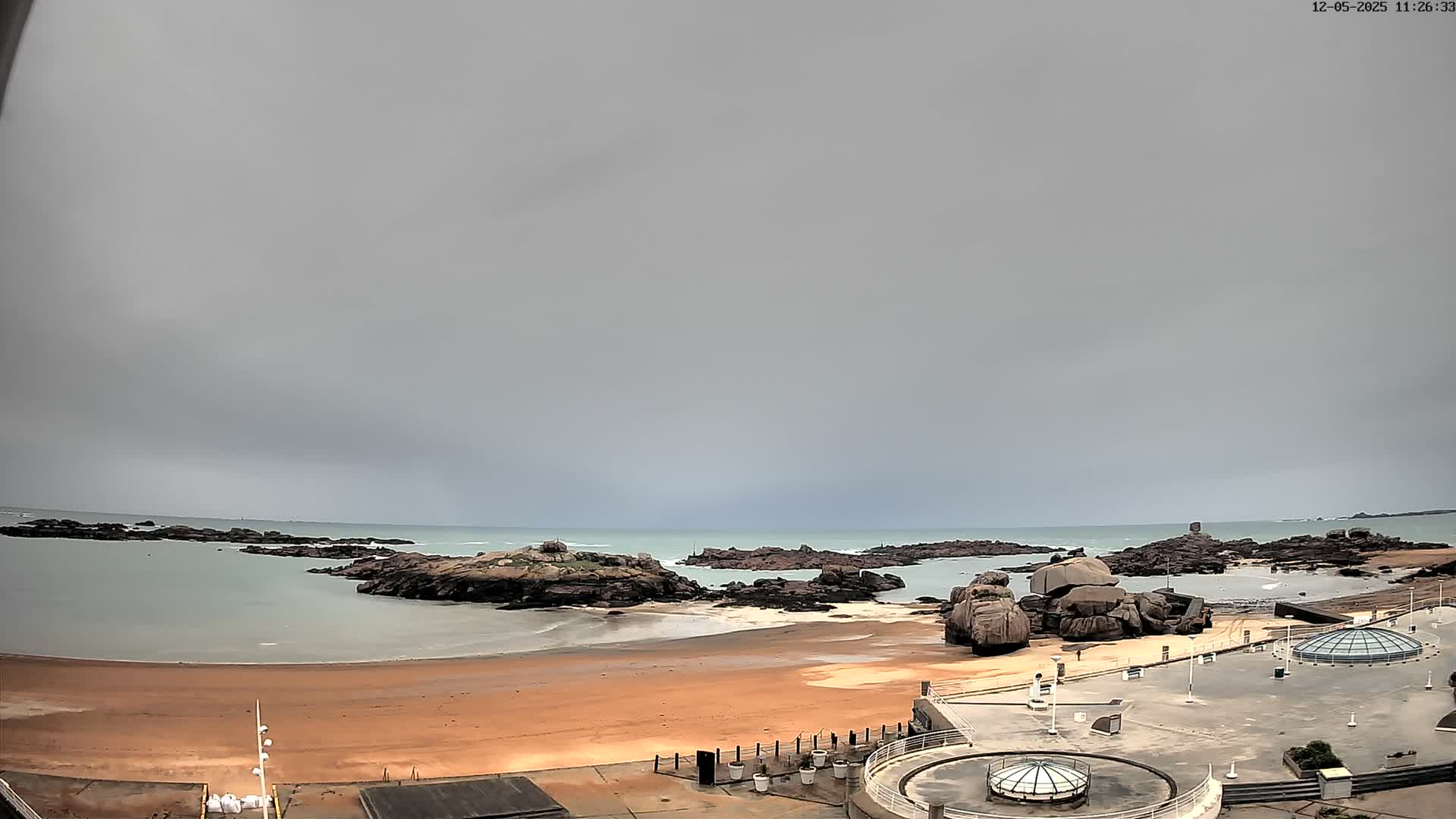Trégastel, Plage du Coz - Pors Beach Live Cam - Lannion, Côtes-d'Armor, Bretagne, France
