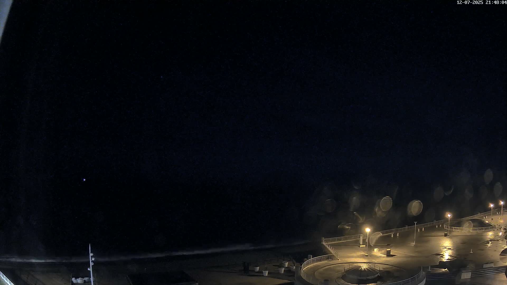 Trégastel, Plage du Coz - Pors Beach Live Cam - Lannion, Côtes-d'Armor, Bretagne, France