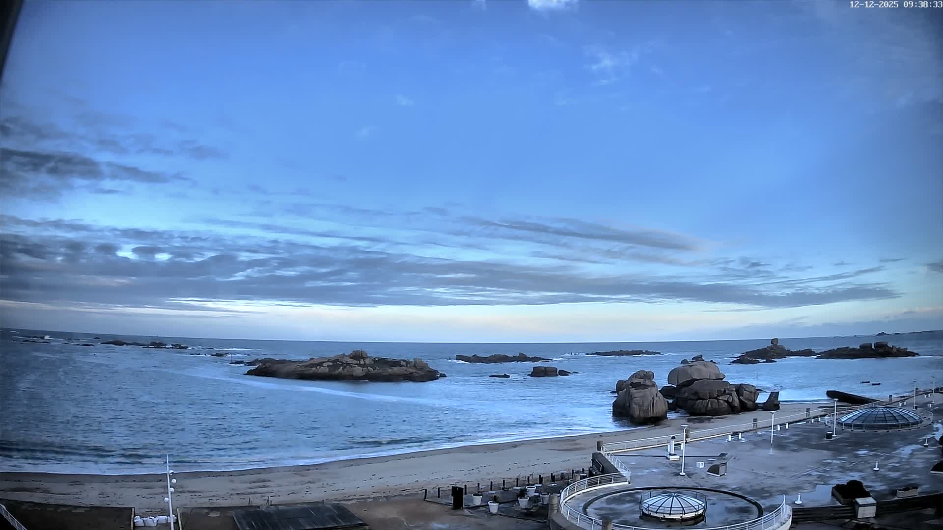 Trégastel, Plage du Coz - Pors Beach Live Cam - Lannion, Côtes-d'Armor, Bretagne, France