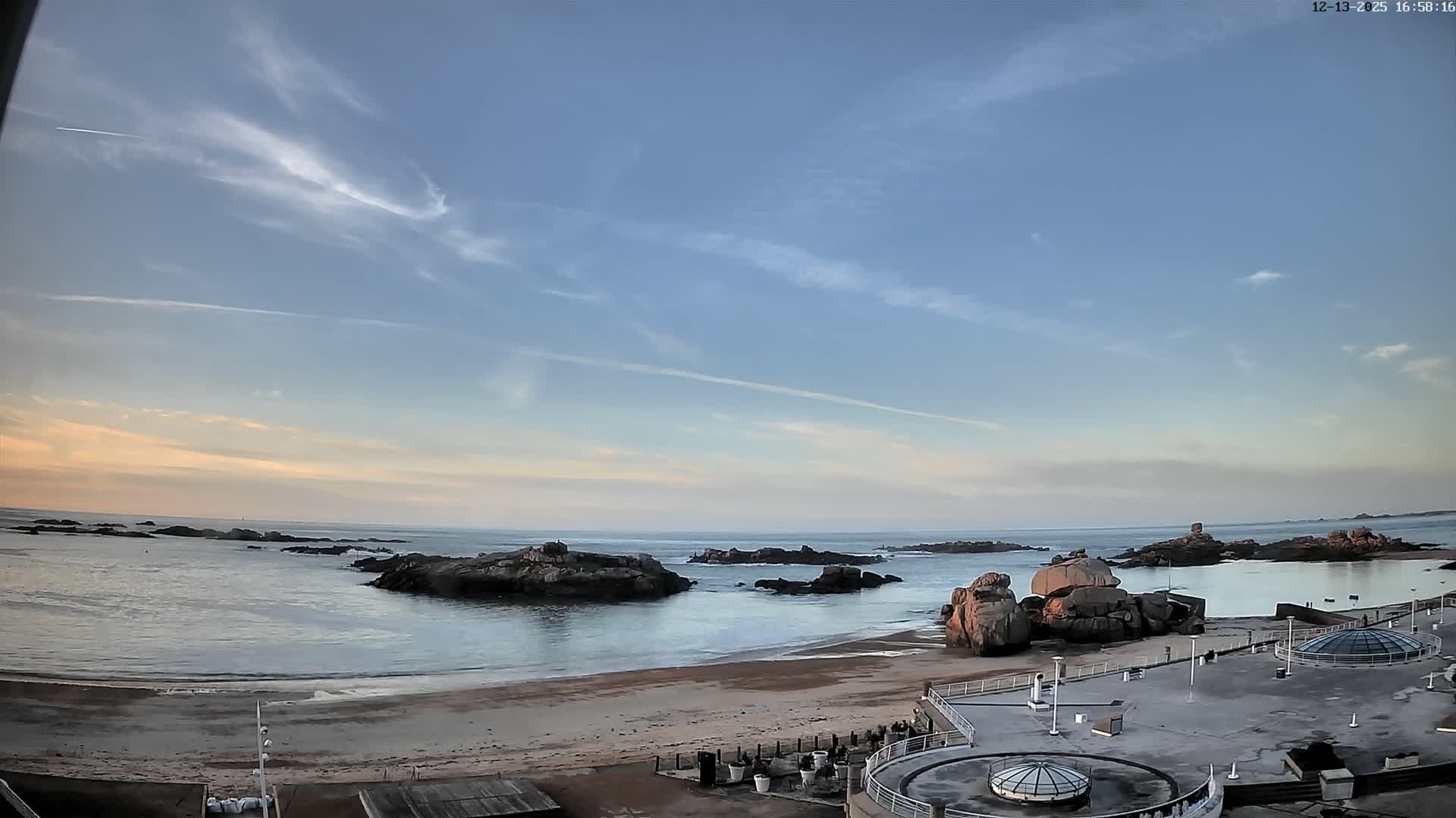 Trégastel, Plage du Coz - Pors Beach Live Cam - Lannion, Côtes-d'Armor, Bretagne, France