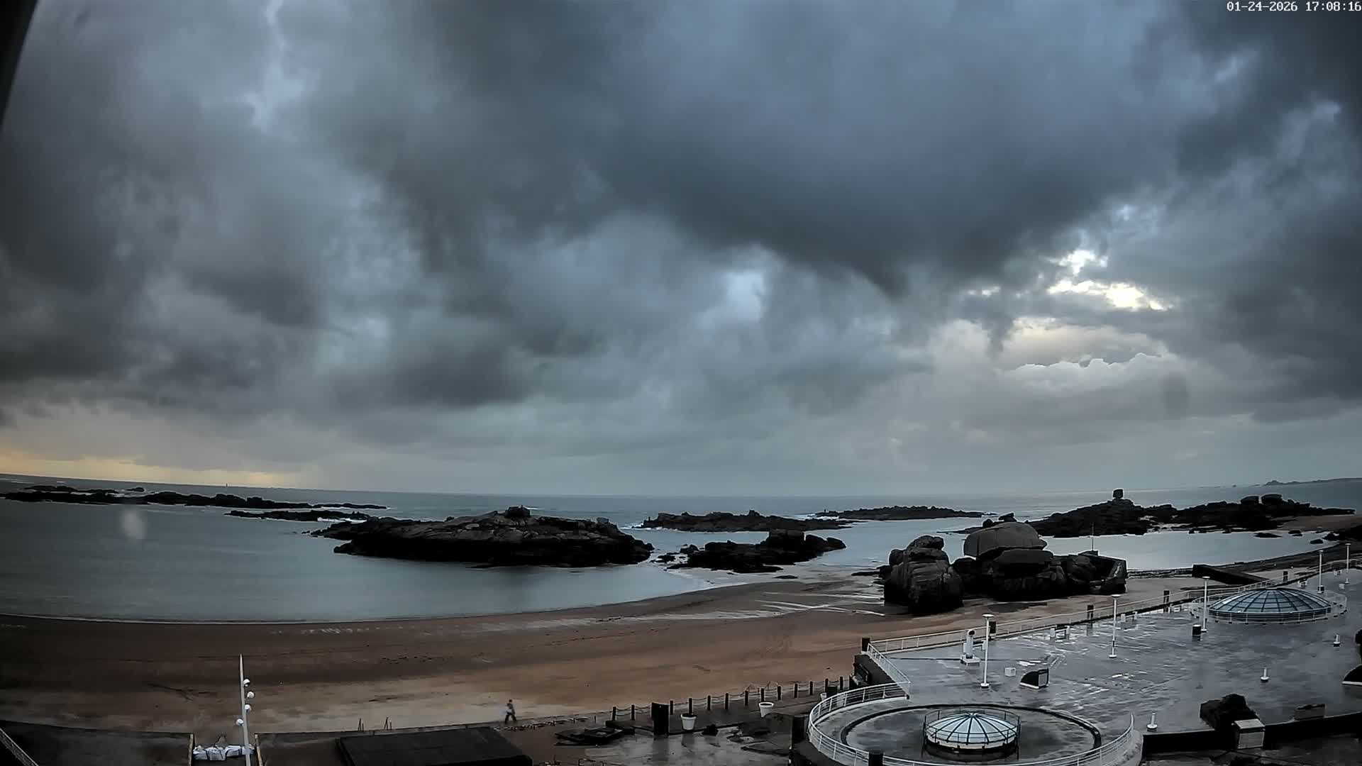 Trégastel, Plage du Coz - Pors Beach Live Cam - Lannion, Côtes-d'Armor, Bretagne, France