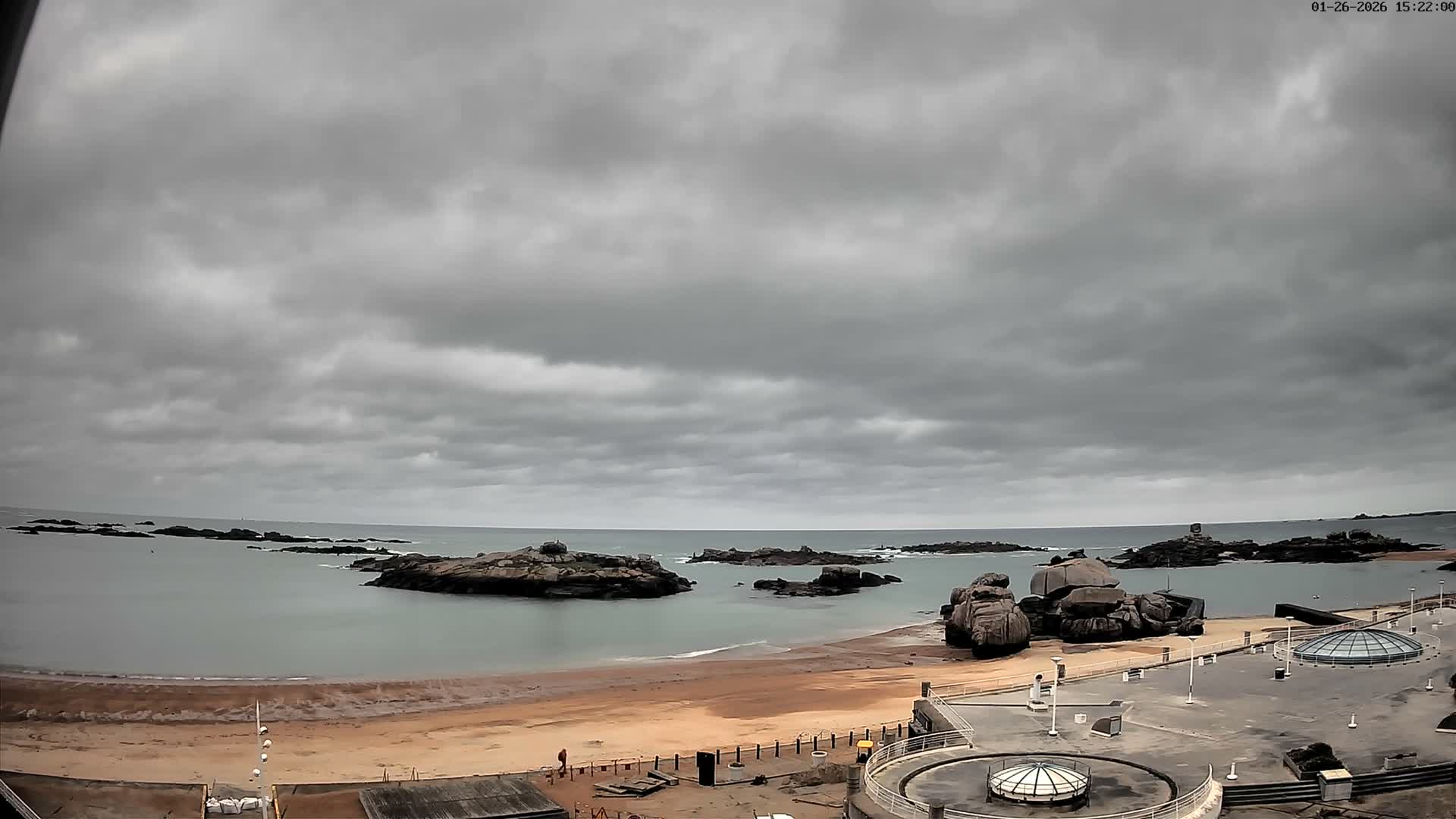 Trégastel, Plage du Coz - Pors Beach Live Cam - Lannion, Côtes-d'Armor, Bretagne, France