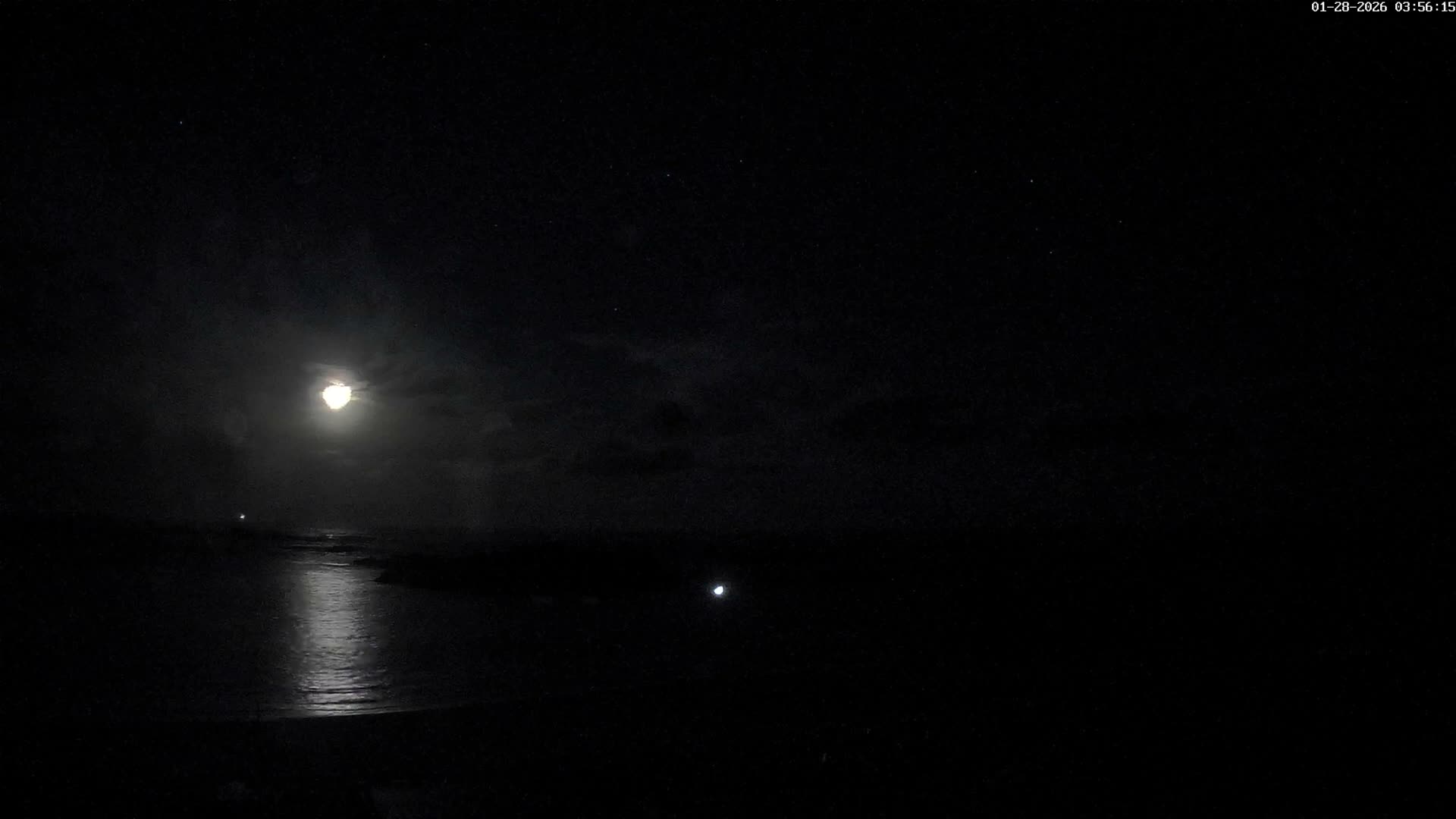 Trégastel, Plage du Coz - Pors Beach Live Cam - Lannion, Côtes-d'Armor, Bretagne, France