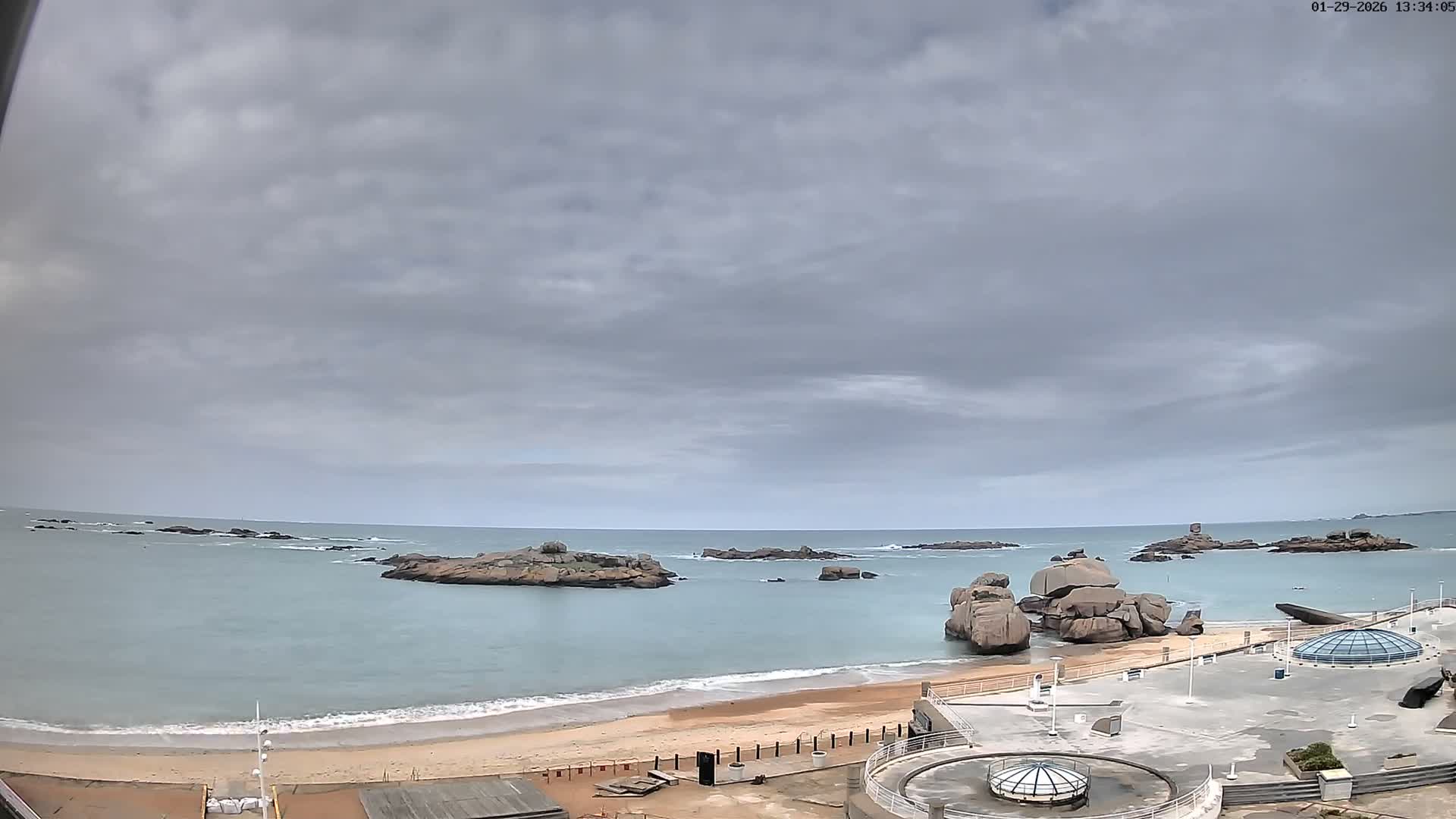 Trégastel, Plage du Coz - Pors Beach Live Cam - Lannion, Côtes-d'Armor, Bretagne, France