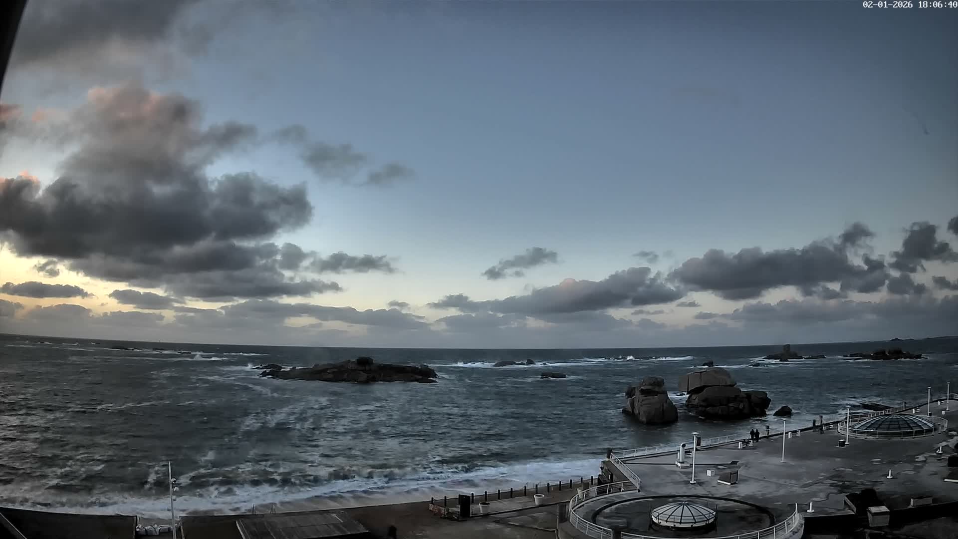 Trégastel, Plage du Coz - Pors Beach Live Cam - Lannion, Côtes-d'Armor, Bretagne, France