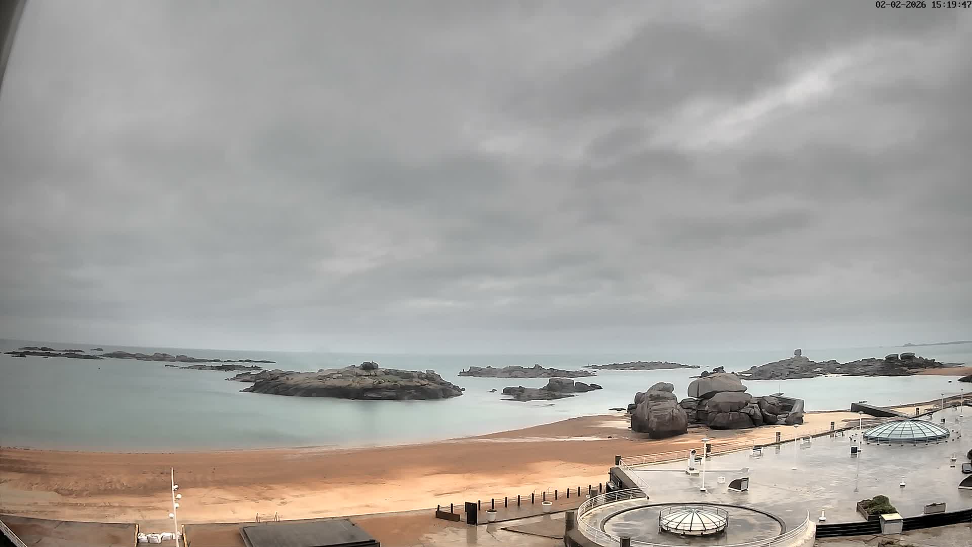 Trégastel, Plage du Coz - Pors Beach Live Cam - Lannion, Côtes-d'Armor, Bretagne, France