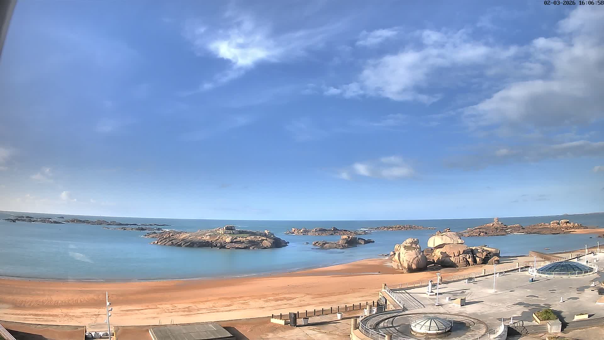 Trégastel, Plage du Coz - Pors Beach Live Cam - Lannion, Côtes-d'Armor, Bretagne, France