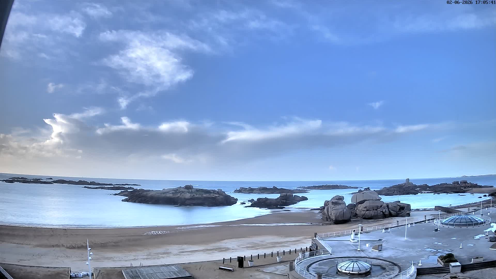 Trégastel, Plage du Coz - Pors Beach Live Cam - Lannion, Côtes-d'Armor, Bretagne, France