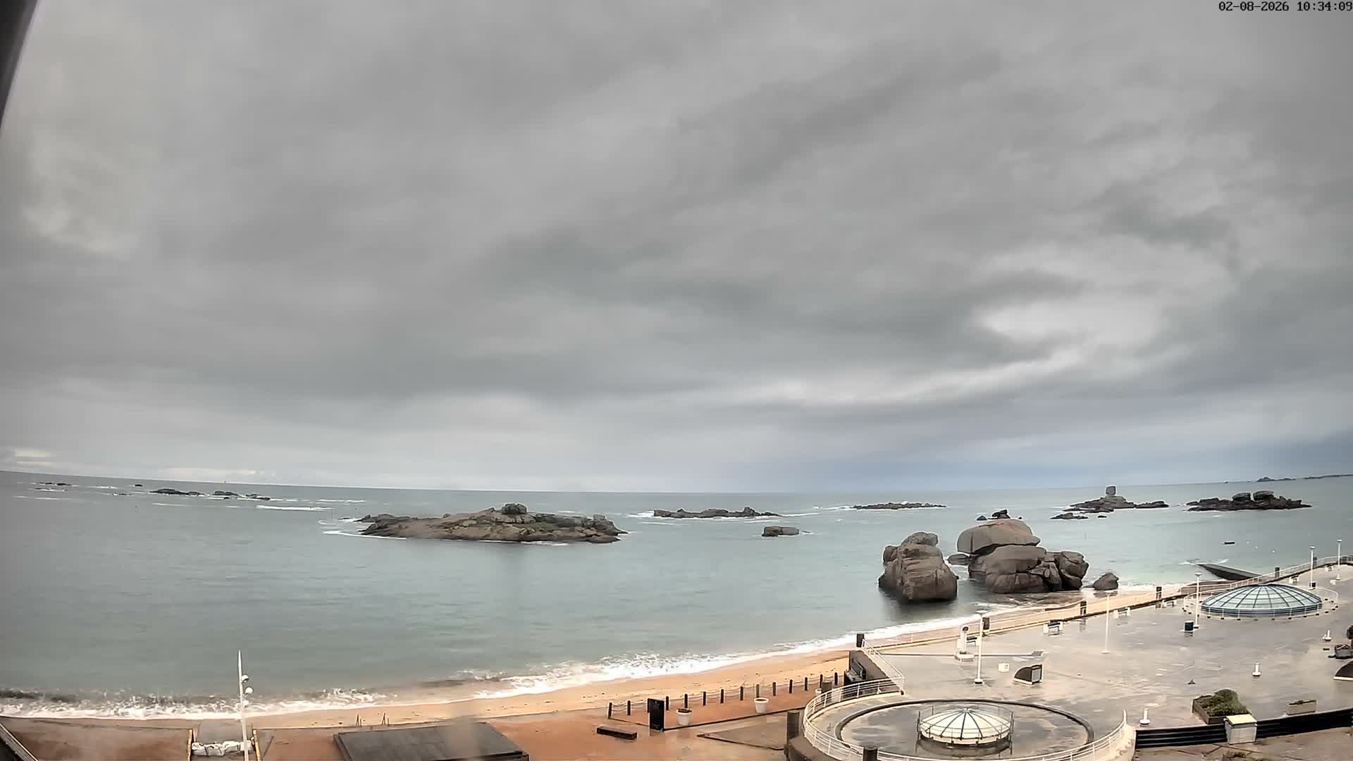 Trégastel, Plage du Coz - Pors Beach Live Cam - Lannion, Côtes-d'Armor, Bretagne, France
