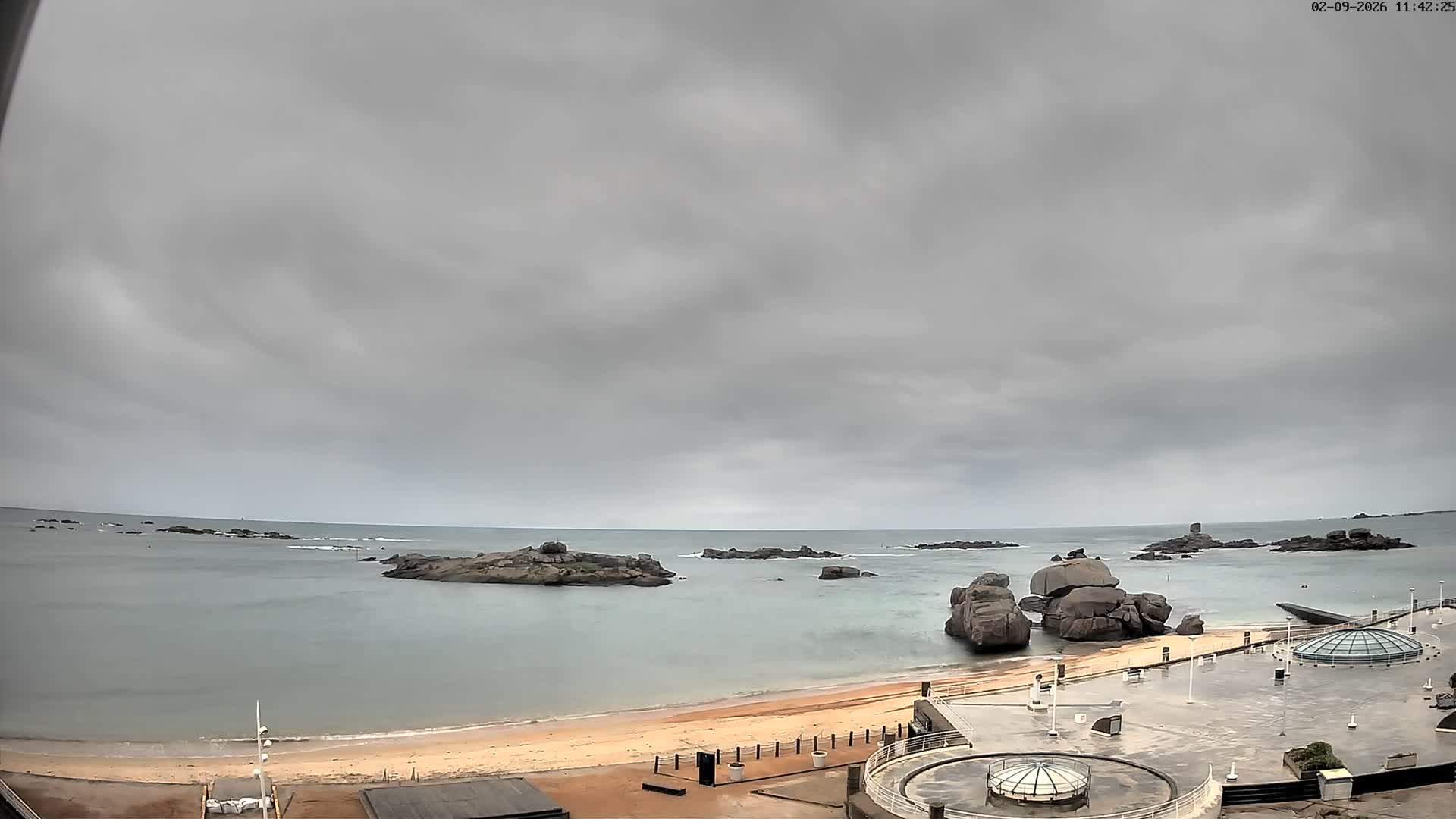 Trégastel, Plage du Coz - Pors Beach Live Cam - Lannion, Côtes-d'Armor, Bretagne, France