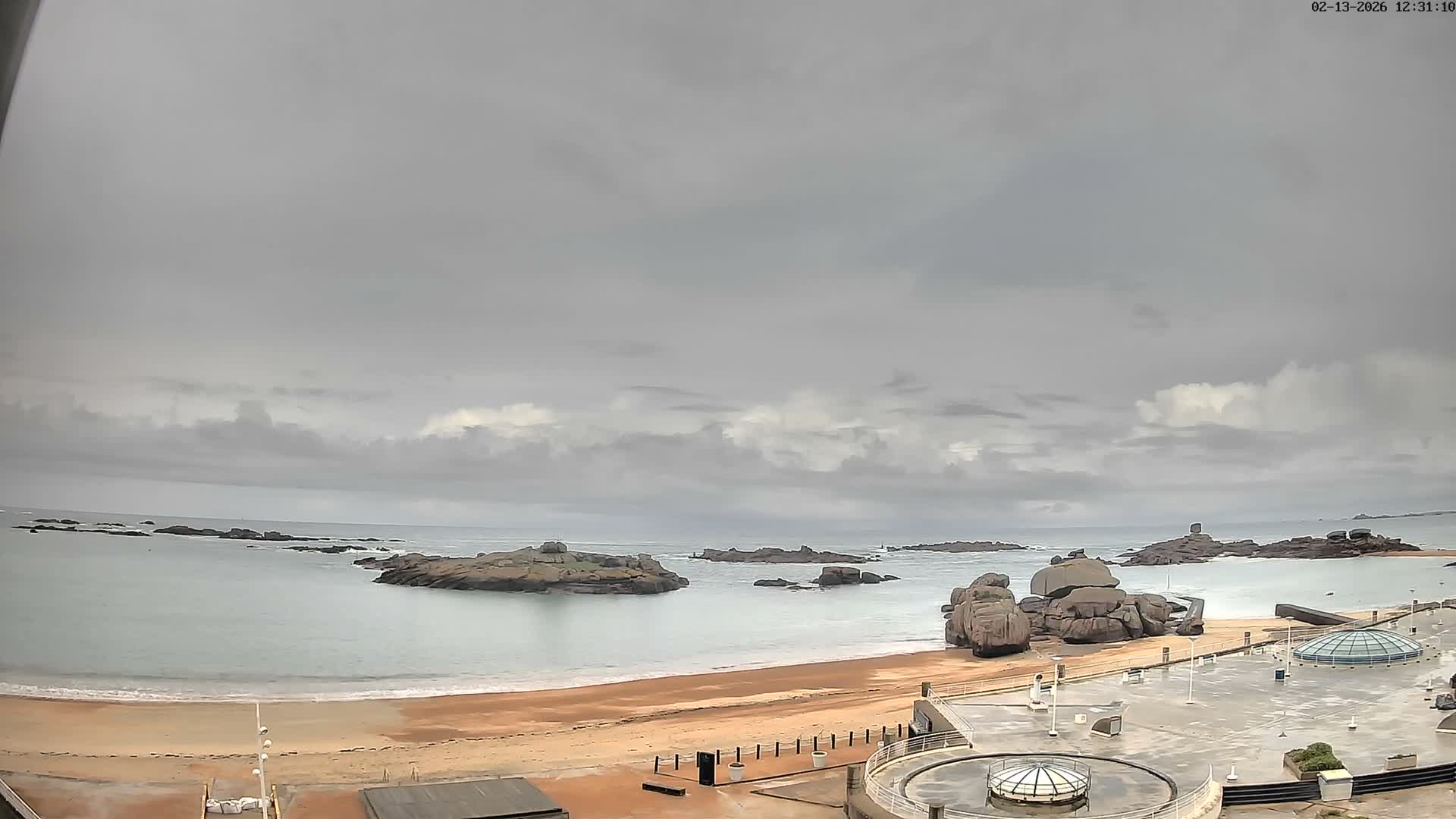 Trégastel, Plage du Coz - Pors Beach Live Cam - Lannion, Côtes-d'Armor, Bretagne, France