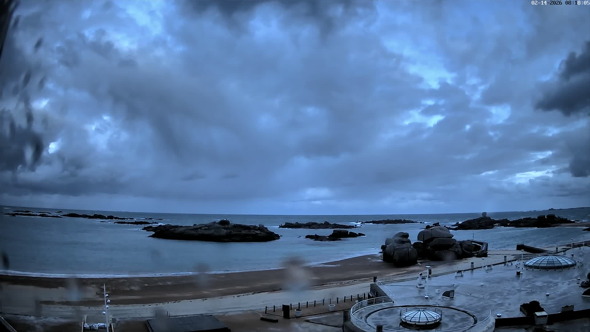 Trégastel, Plage du Coz - Pors Beach Live Cam - Lannion, Côtes-d'Armor, Bretagne, France