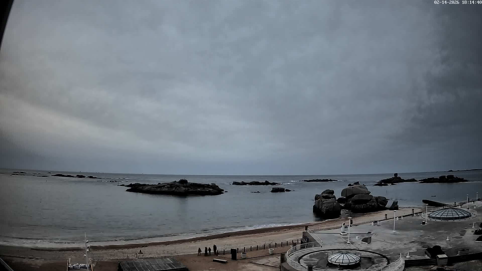 Trégastel, Plage du Coz - Pors Beach Live Cam - Lannion, Côtes-d'Armor, Bretagne, France