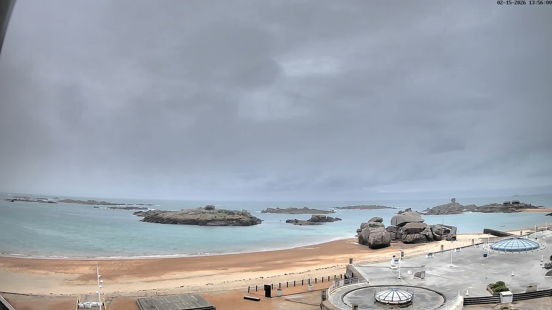 Trégastel, Plage du Coz - Pors Beach Live Cam - Lannion, Côtes-d'Armor, Bretagne, France