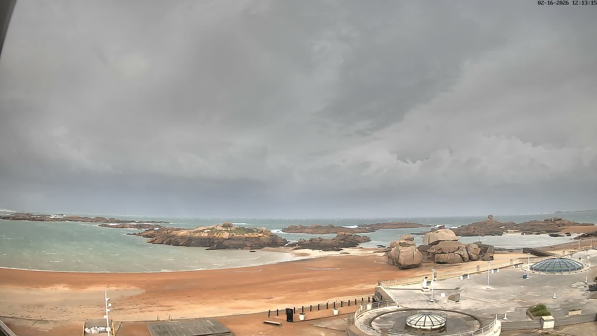 Trégastel, Plage du Coz - Pors Beach Live Cam - Lannion, Côtes-d'Armor, Bretagne, France