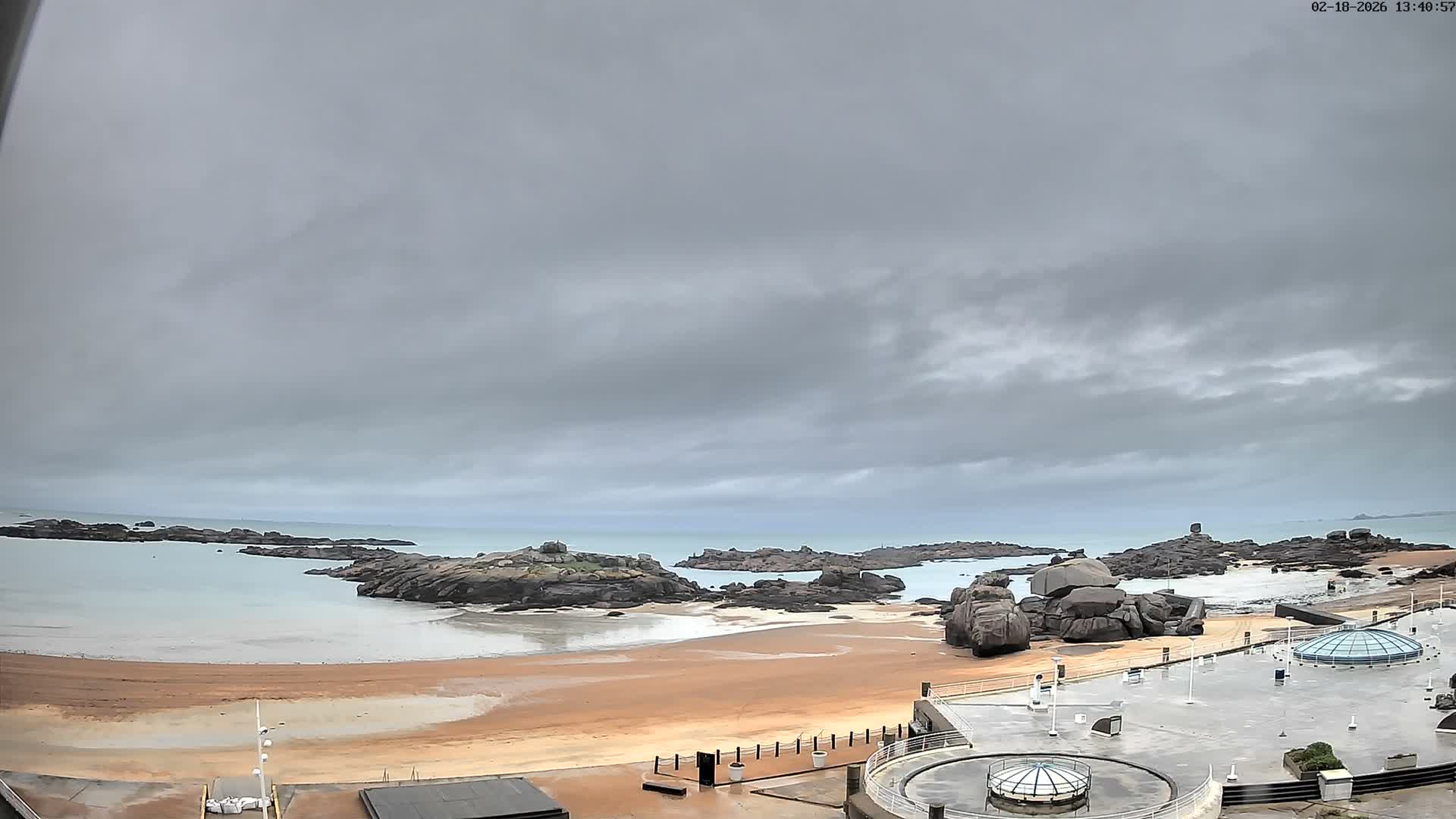 Trégastel, Plage du Coz - Pors Beach Live Cam - Lannion, Côtes-d'Armor, Bretagne, France