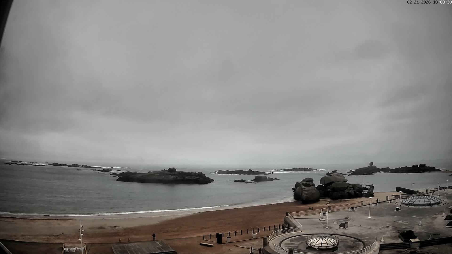 Trégastel, Plage du Coz - Pors Beach Live Cam - Lannion, Côtes-d'Armor, Bretagne, France
