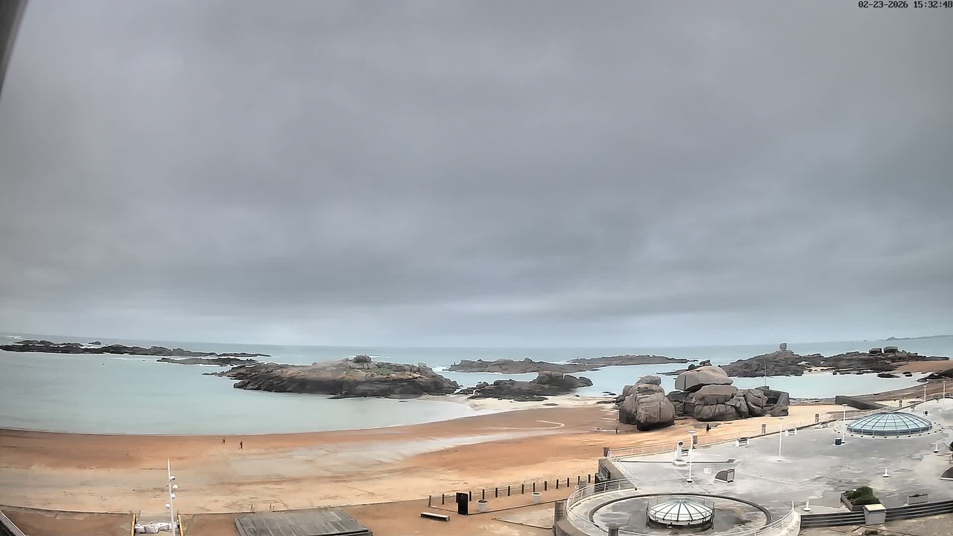 Trégastel, Plage du Coz - Pors Beach Live Cam - Lannion, Côtes-d'Armor, Bretagne, France