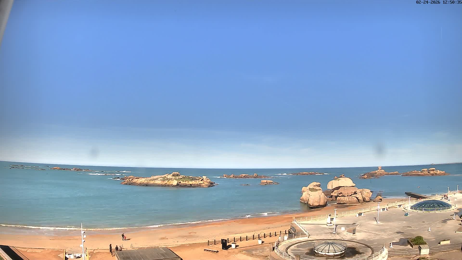 Trégastel, Plage du Coz - Pors Beach Live Cam - Lannion, Côtes-d'Armor, Bretagne, France