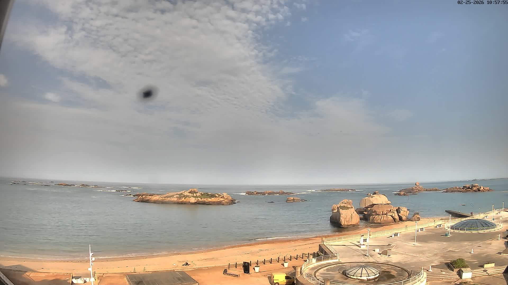 Trégastel, Plage du Coz - Pors Beach Live Cam - Lannion, Côtes-d'Armor, Bretagne, France