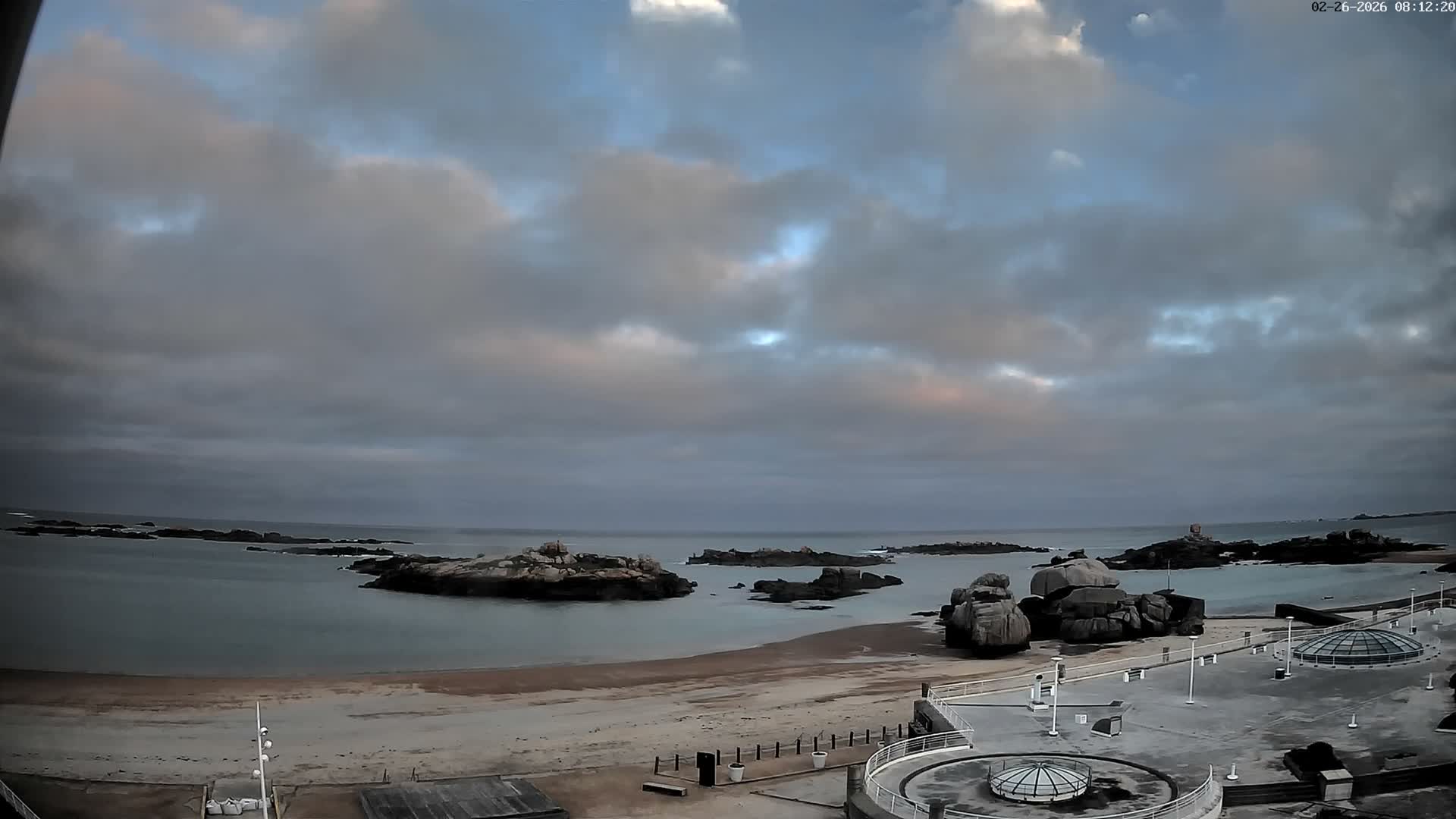 Trégastel, Plage du Coz - Pors Beach Live Cam - Lannion, Côtes-d'Armor, Bretagne, France