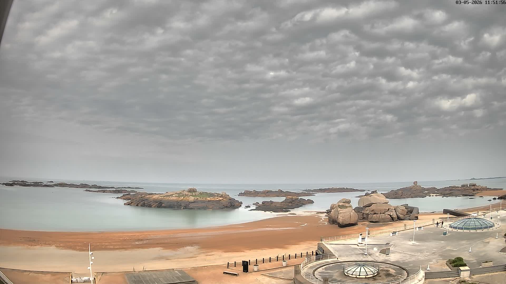 Trégastel, Plage du Coz - Pors Beach Live Cam - Lannion, Côtes-d'Armor, Bretagne, France