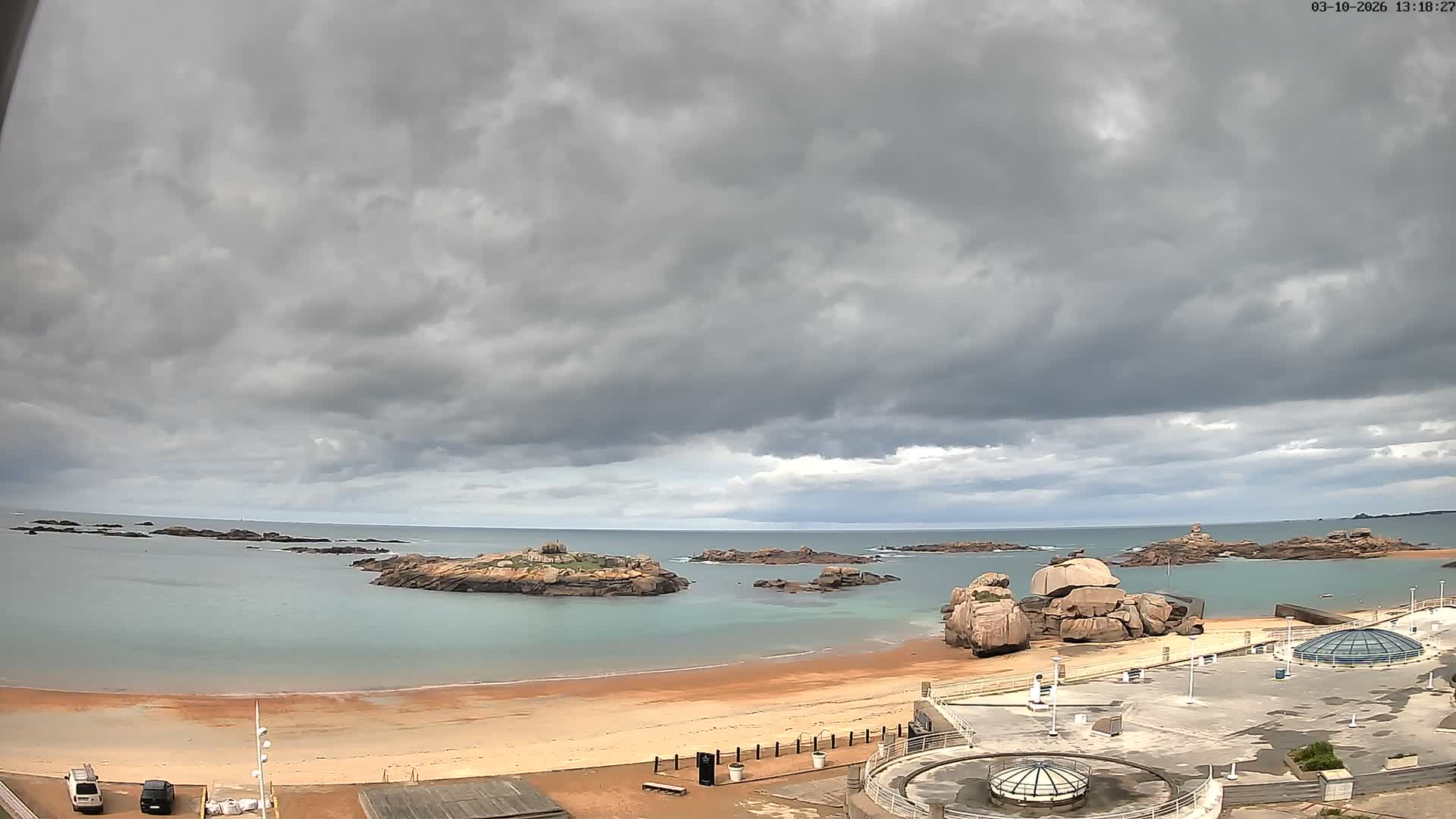 Trégastel, Plage du Coz - Pors Beach Live Cam - Lannion, Côtes-d'Armor, Bretagne, France