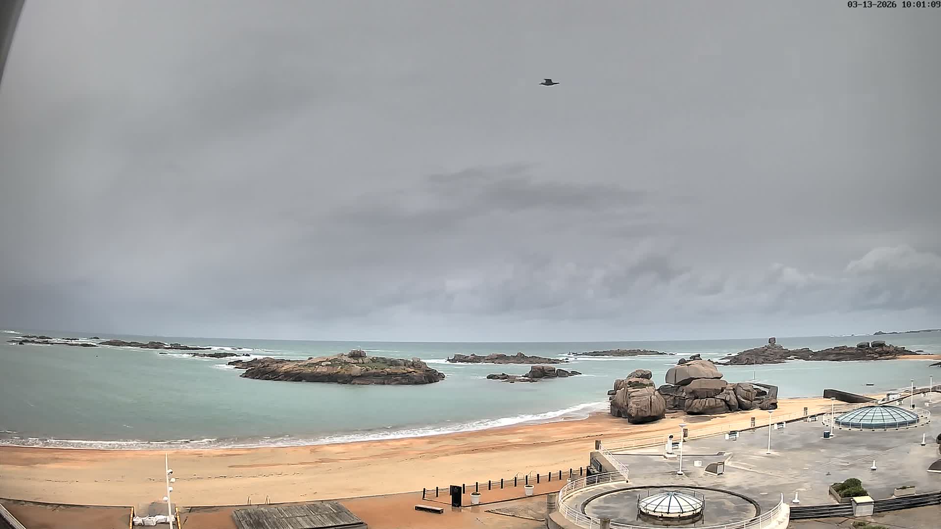 Trégastel, Plage du Coz - Pors Beach Live Cam - Lannion, Côtes-d'Armor, Bretagne, France