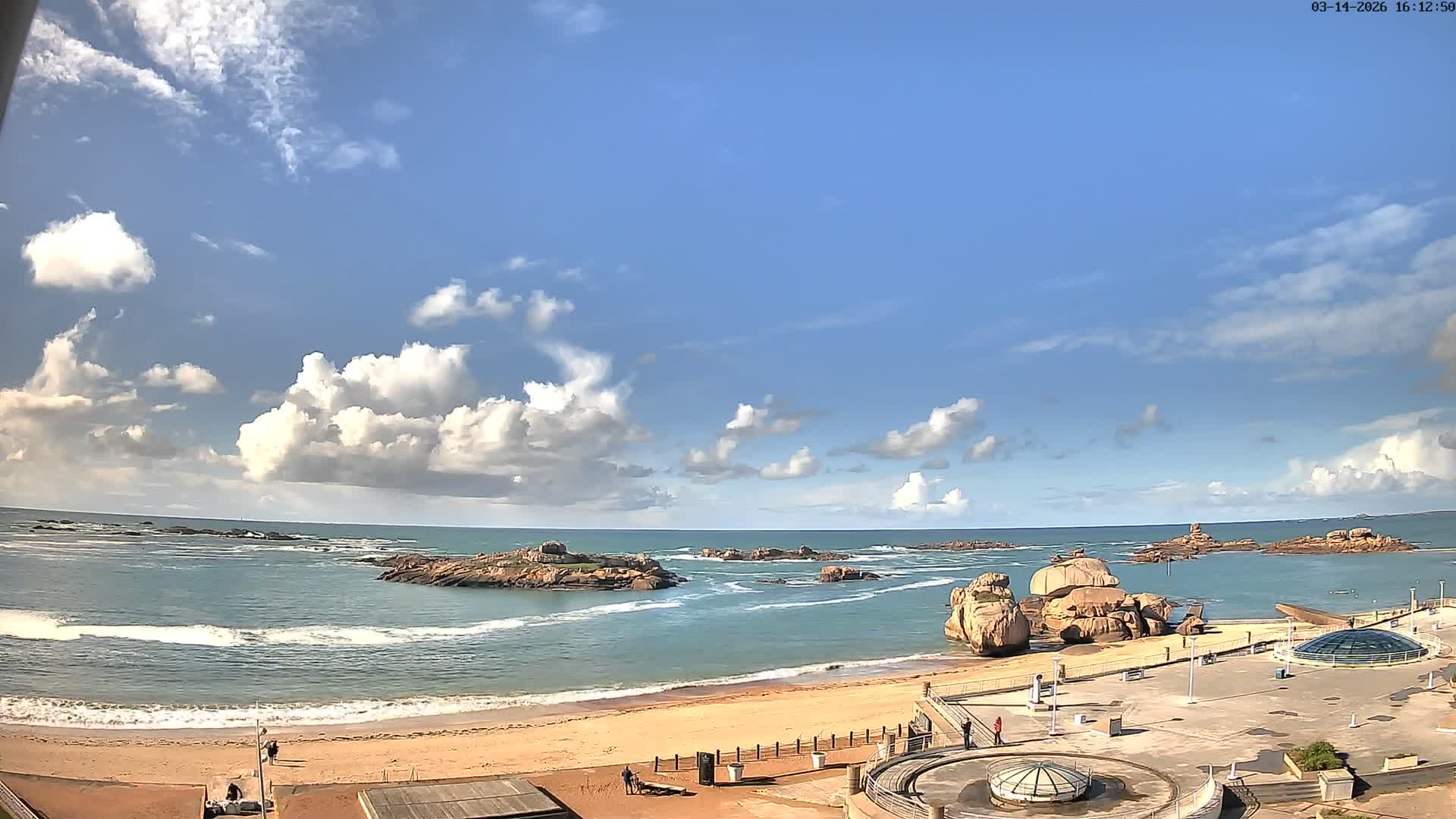 Trégastel, Plage du Coz - Pors Beach Live Cam - Lannion, Côtes-d'Armor, Bretagne, France