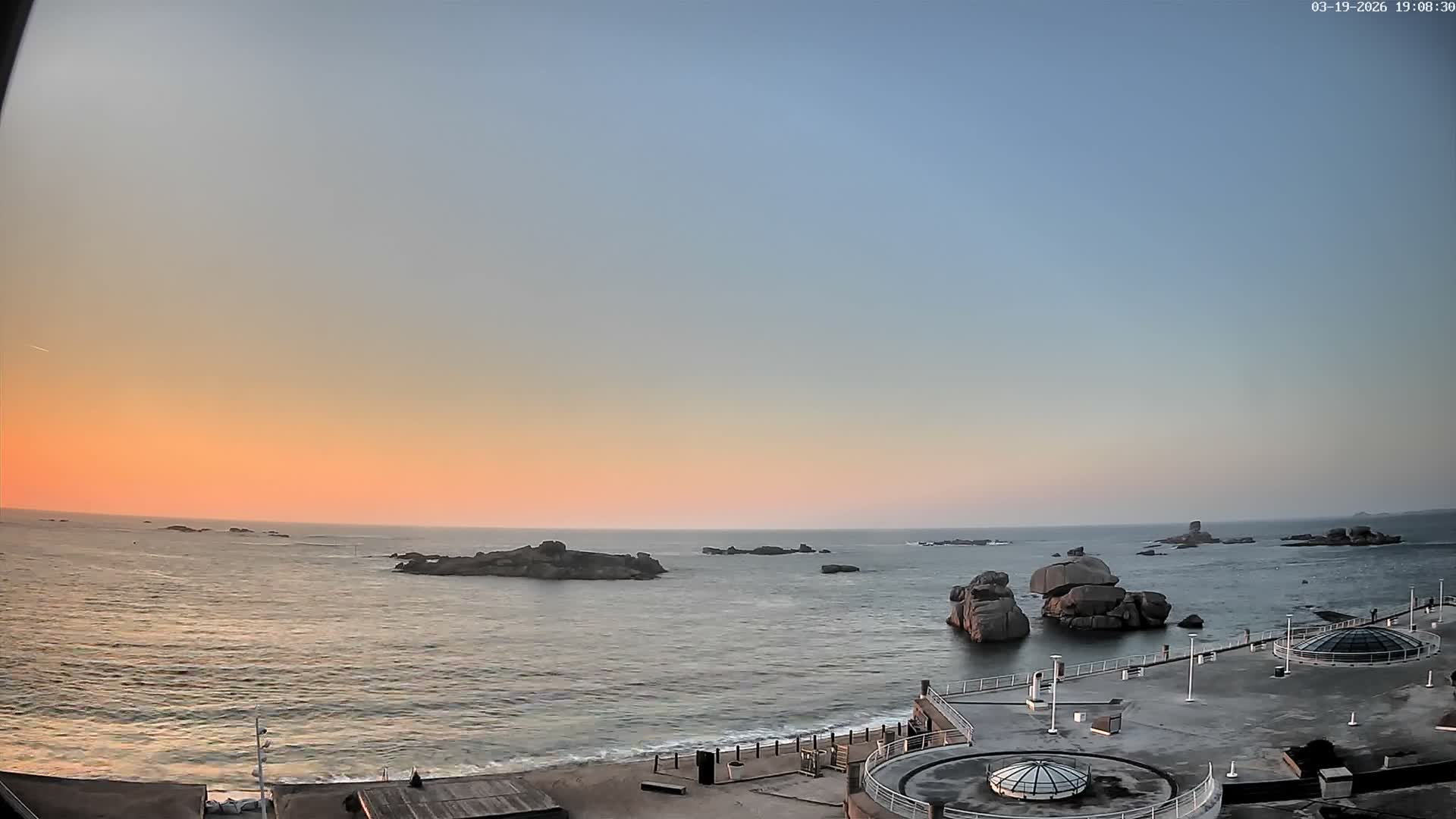 Trégastel, Plage du Coz - Pors Beach Live Cam - Lannion, Côtes-d'Armor, Bretagne, France