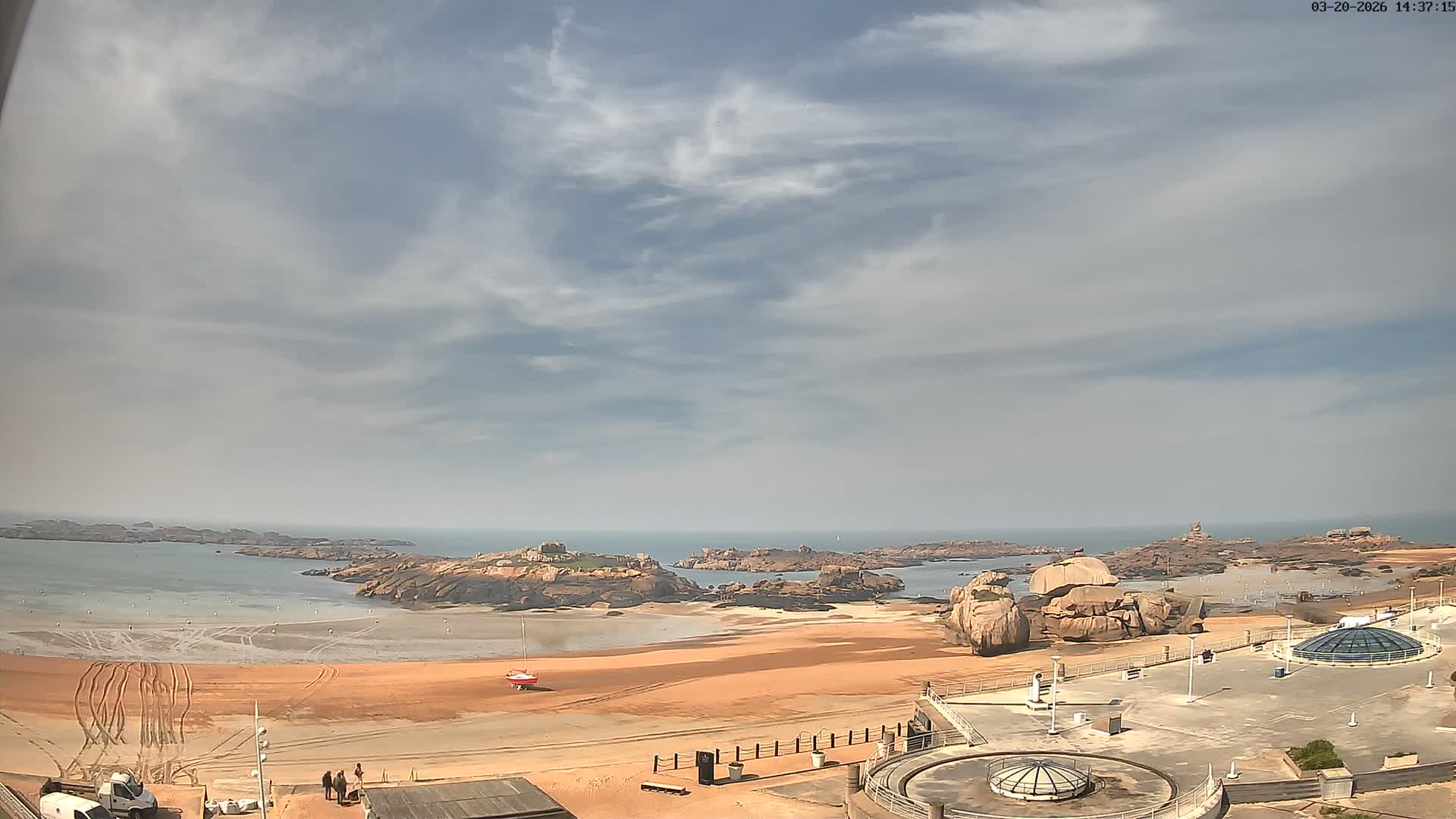 Trégastel, Plage du Coz - Pors Beach Live Cam - Lannion, Côtes-d'Armor, Bretagne, France