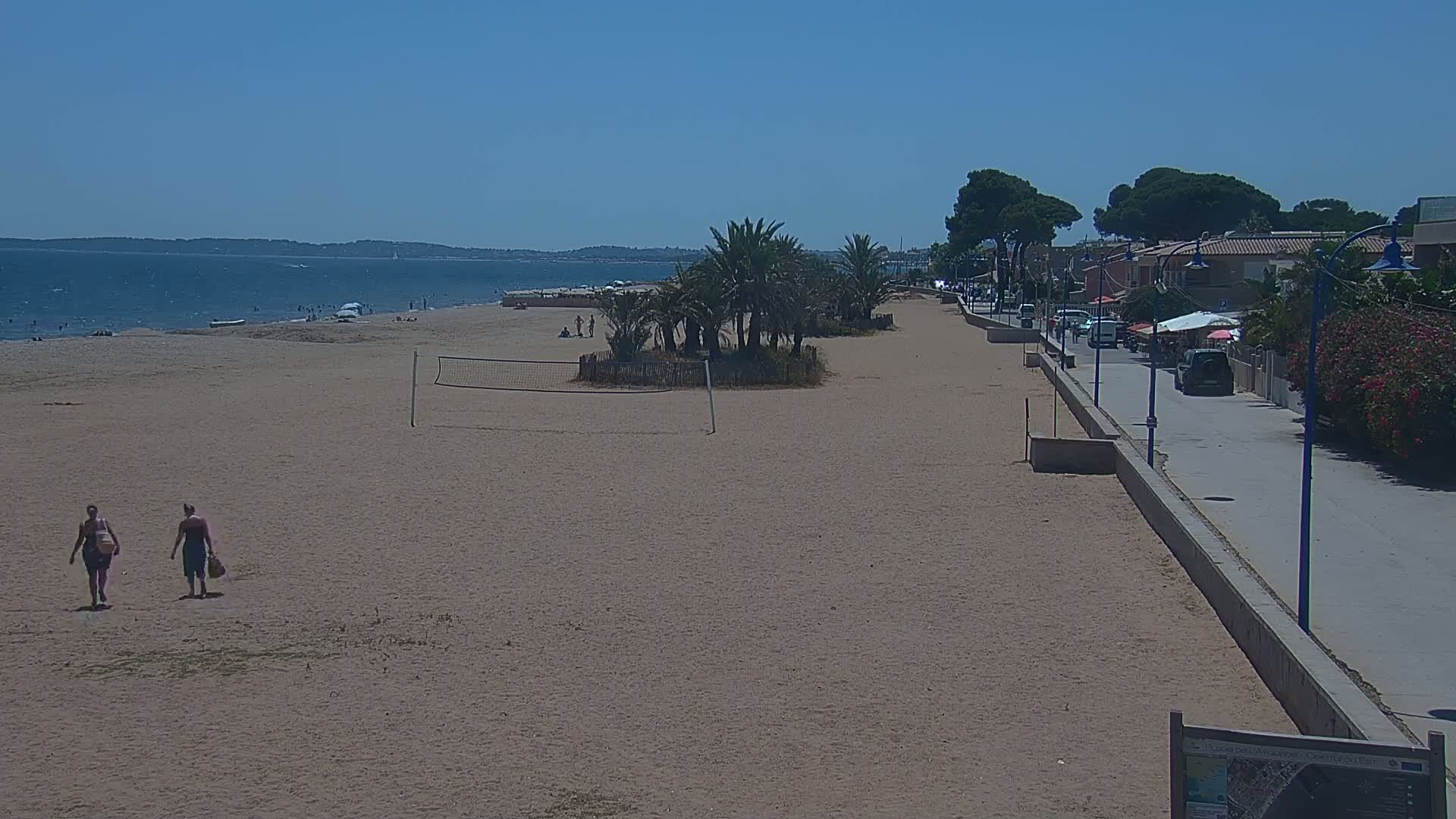 Hyeres, Plage de l'Ayguade Beach & Ayguade  Live Cam - Toulon, Var, Provence-Alpes-Cote d’Azur, France 