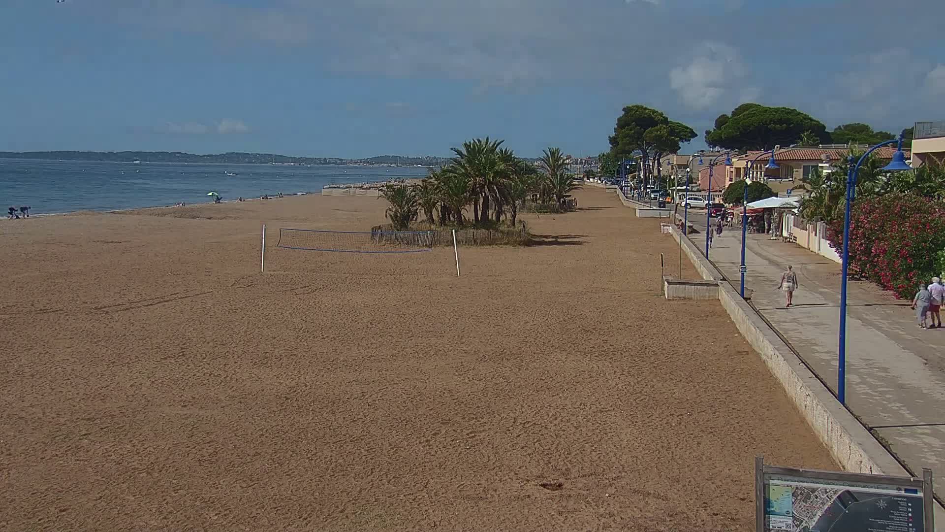 Hyeres, Plage de l'Ayguade Beach & Ayguade  Live Cam - Toulon, Var, Provence-Alpes-Cote d’Azur, France 