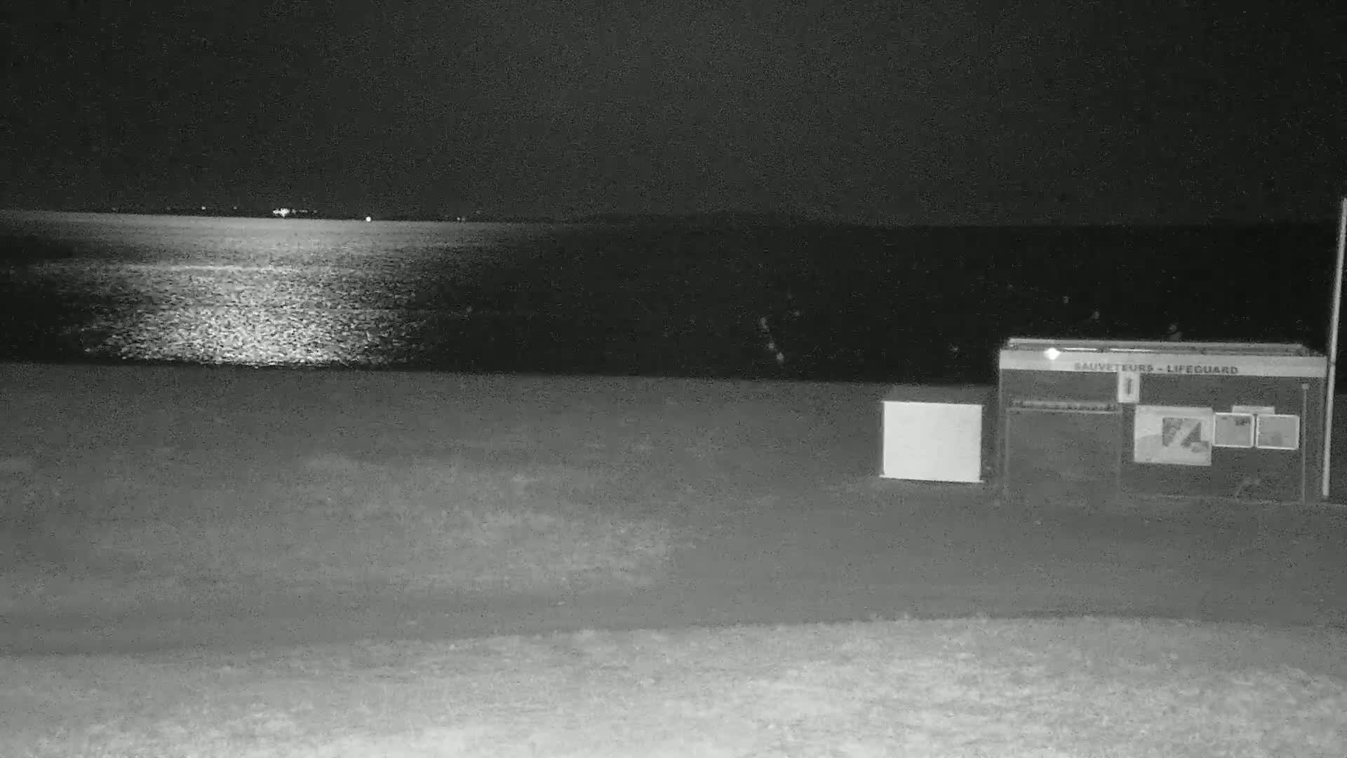 Hyeres, Plage de l'Ayguade Beach & Ayguade  Live Cam - Toulon, Var, Provence-Alpes-Cote d’Azur, France 