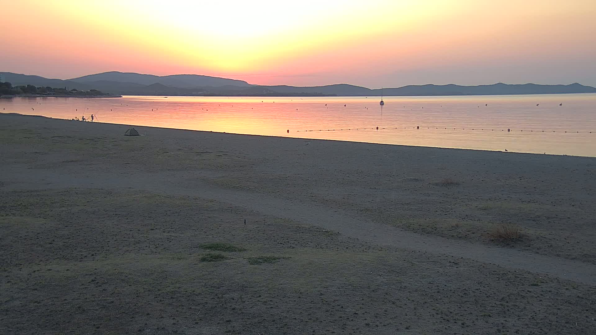 Hyeres, Plage de l'Ayguade Beach & Ayguade  Live Cam - Toulon, Var, Provence-Alpes-Cote d’Azur, France 