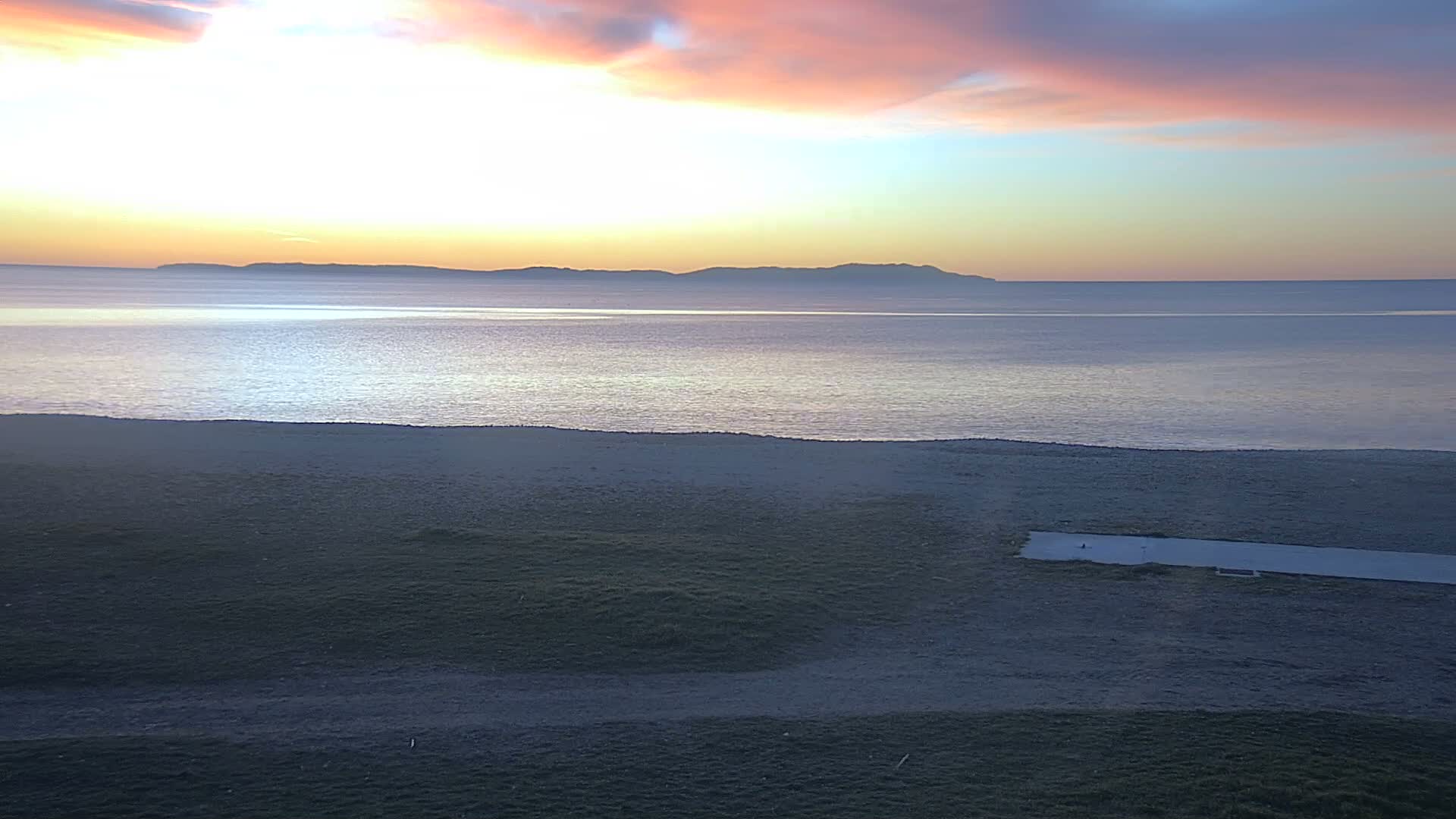 Hyeres, Plage de l'Ayguade Beach & Ayguade  Live Cam - Toulon, Var, Provence-Alpes-Cote d’Azur, France 